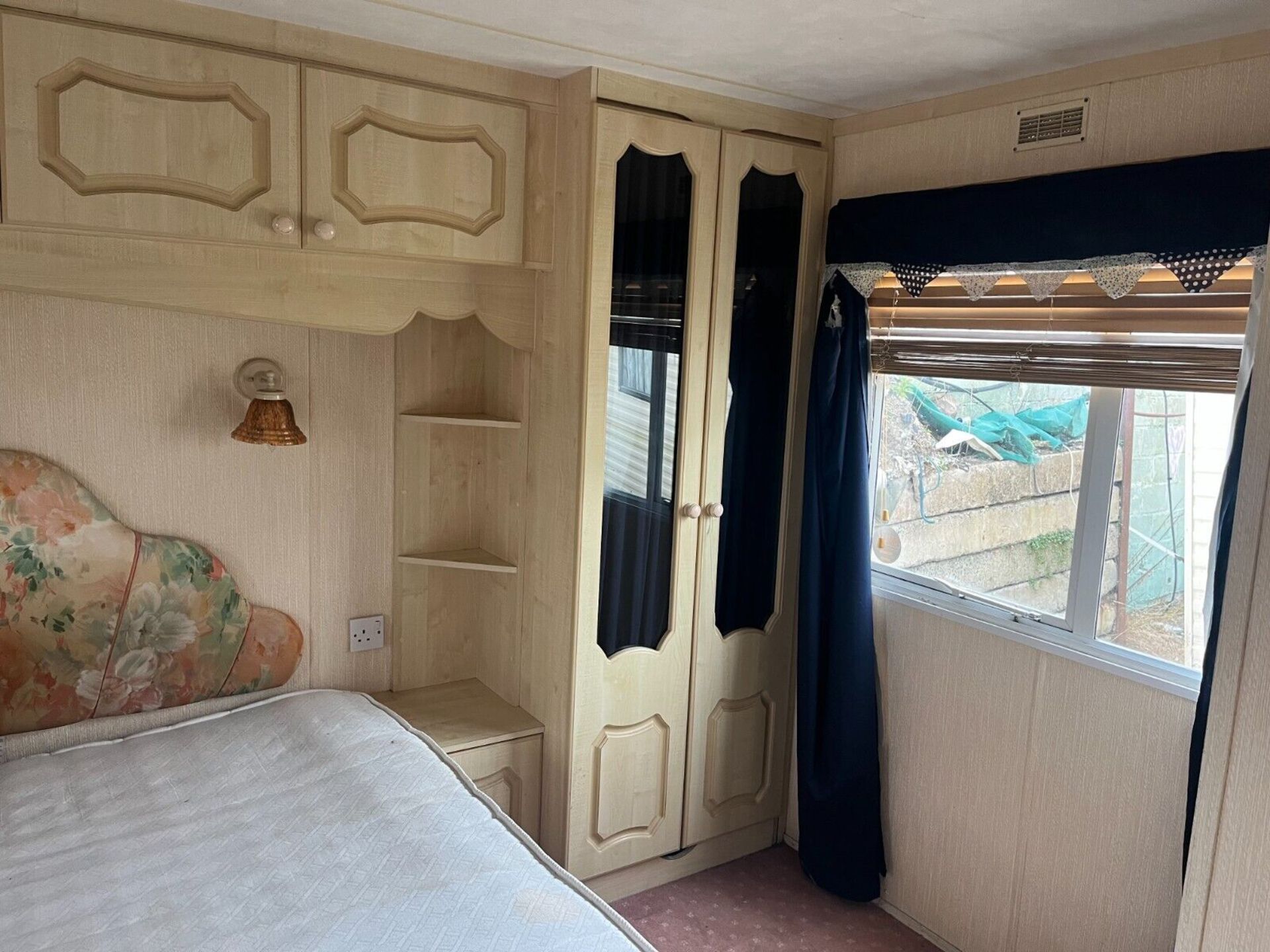 WILLERBY 35 FT X 12 FT STATIC CARAVAN 2 BED - Image 12 of 13