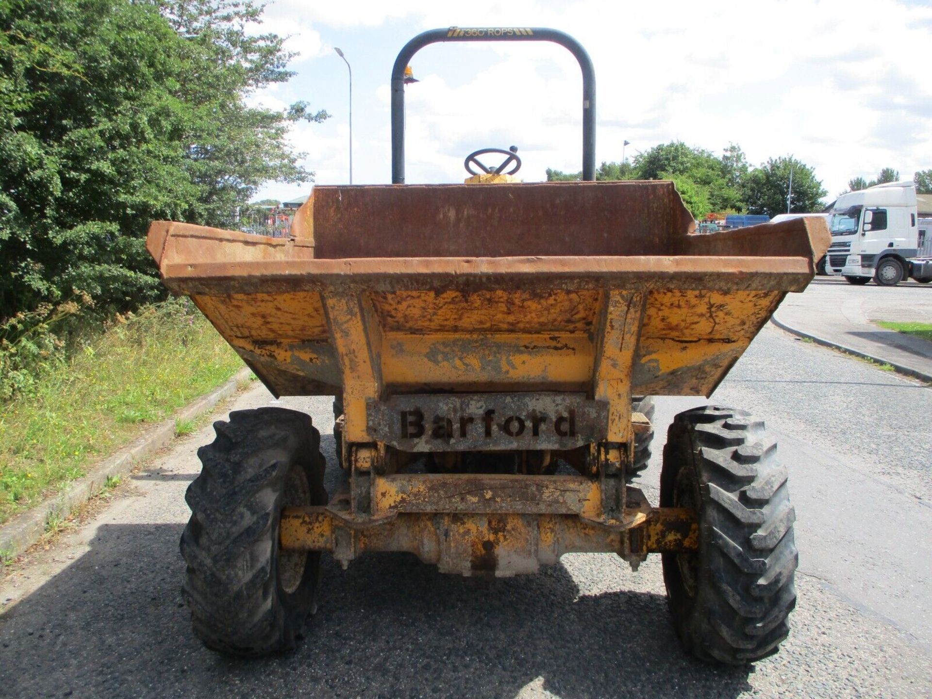 BARFORD 5 TON DUMPER: POWER AND PRECISION - Image 3 of 11