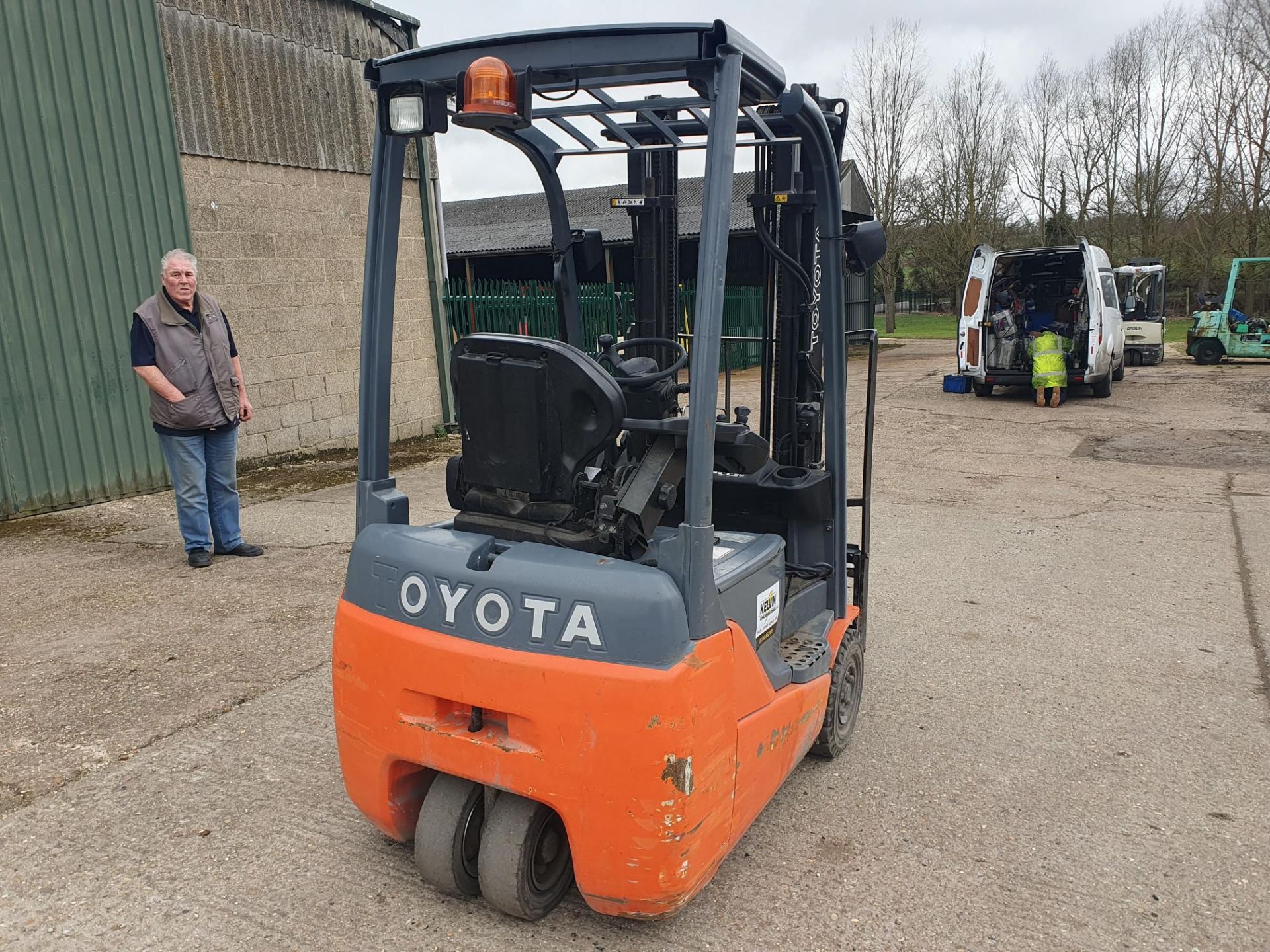 TOYOTA ELECTRIC FORKLIFT - Image 2 of 9