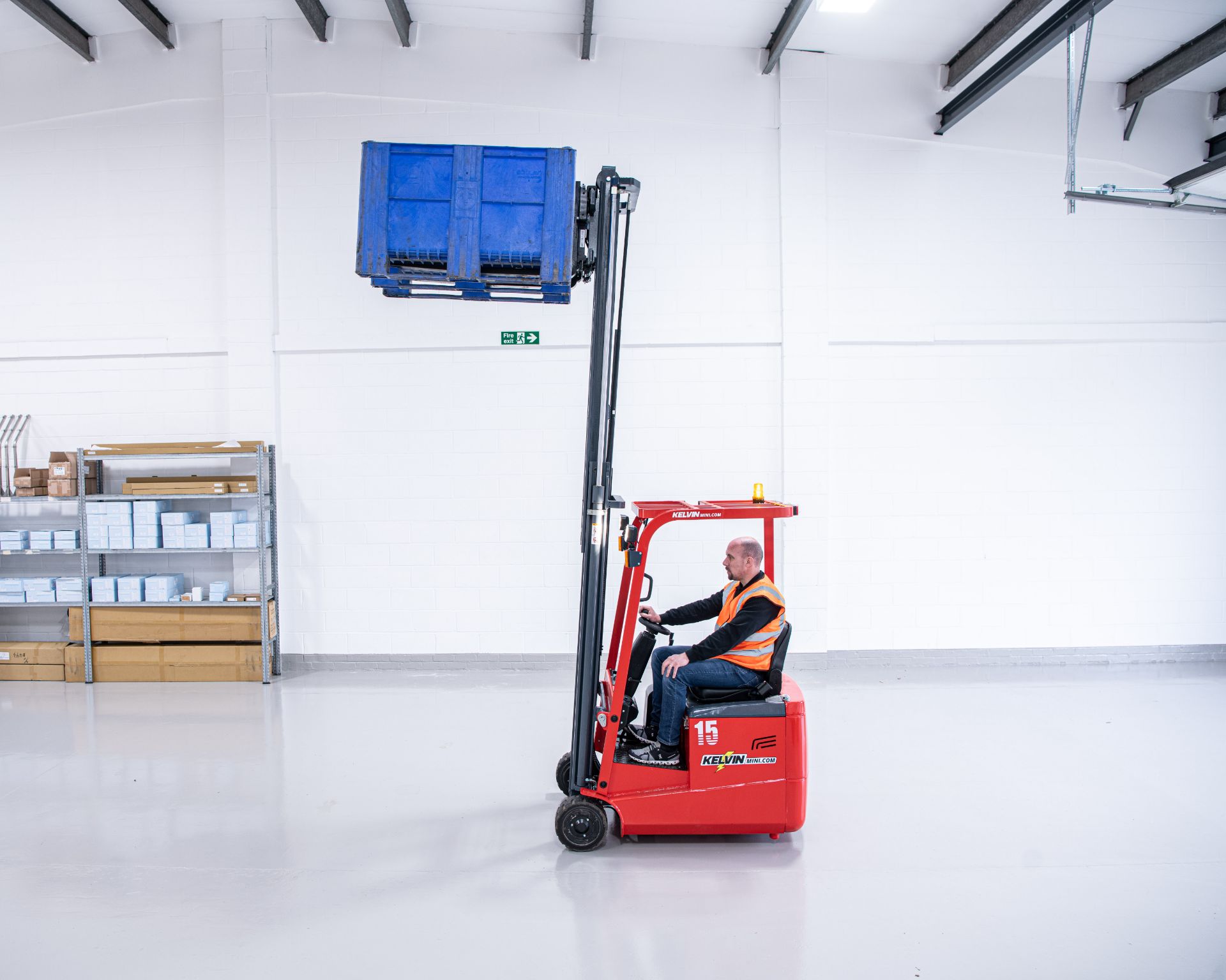 BRAND NEW EX DEMO!! BARGAIN! KELVIN ELECTRIC MINI FORKLIFT TRUCK FOR TIGHT SPACES *RESERVE REDUCED* - Image 2 of 10