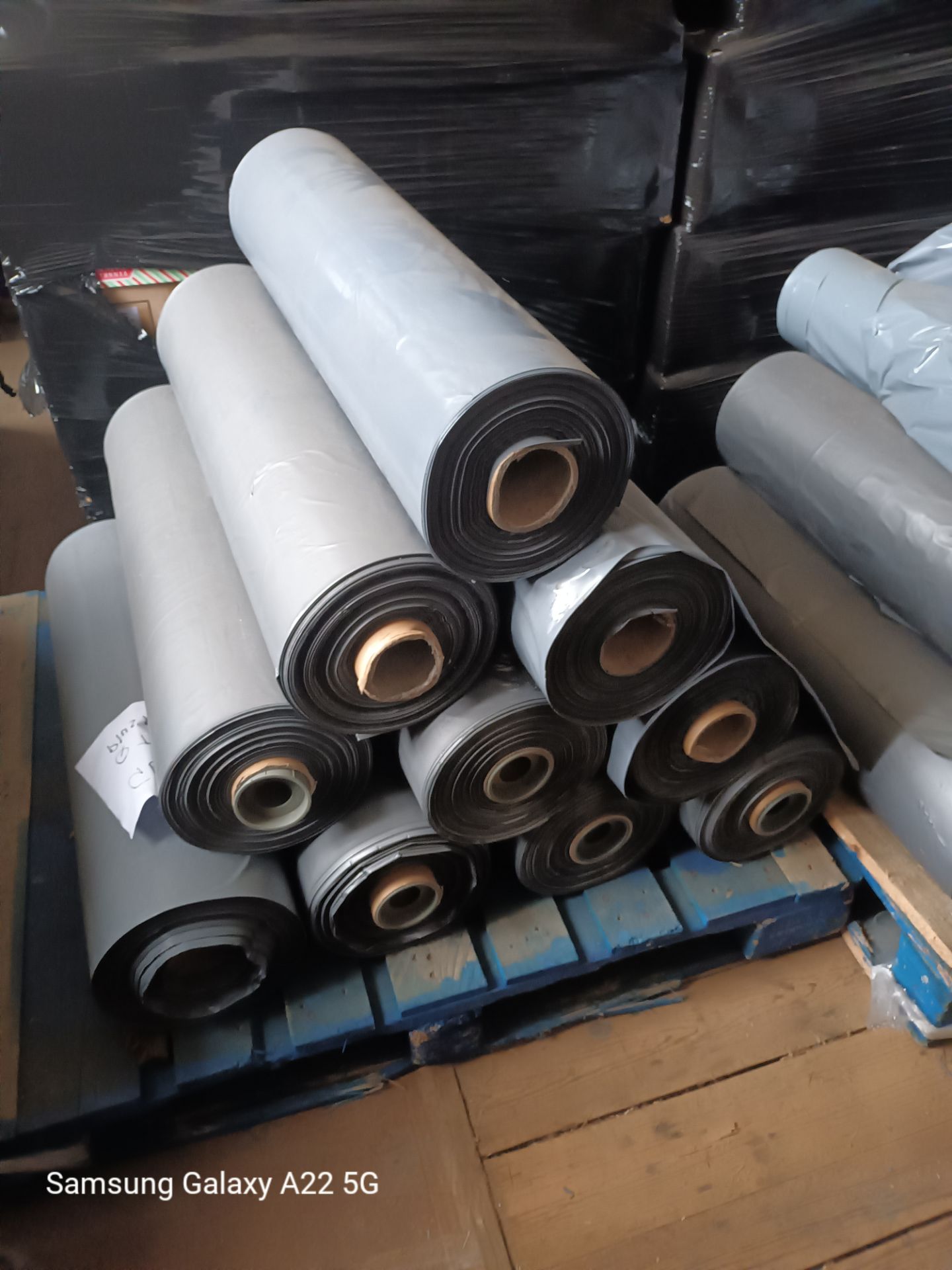 PALLET OF 10 ROLLS OF 100 (TOTAL 1000) X LARGE 150CM X 76CM XLARGE POSTAL GREY MAILING PARCEL BAGS