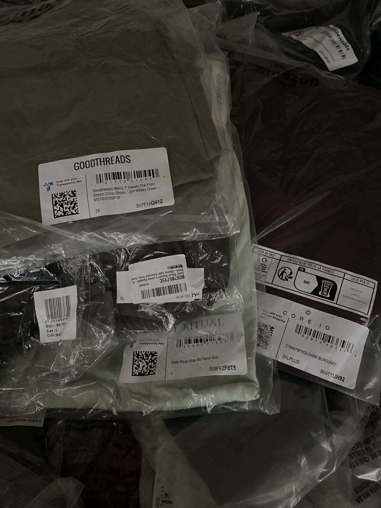 PALLET 500 PCS OF BRAND NEW MIXED CLOTHING - Image 3 of 4