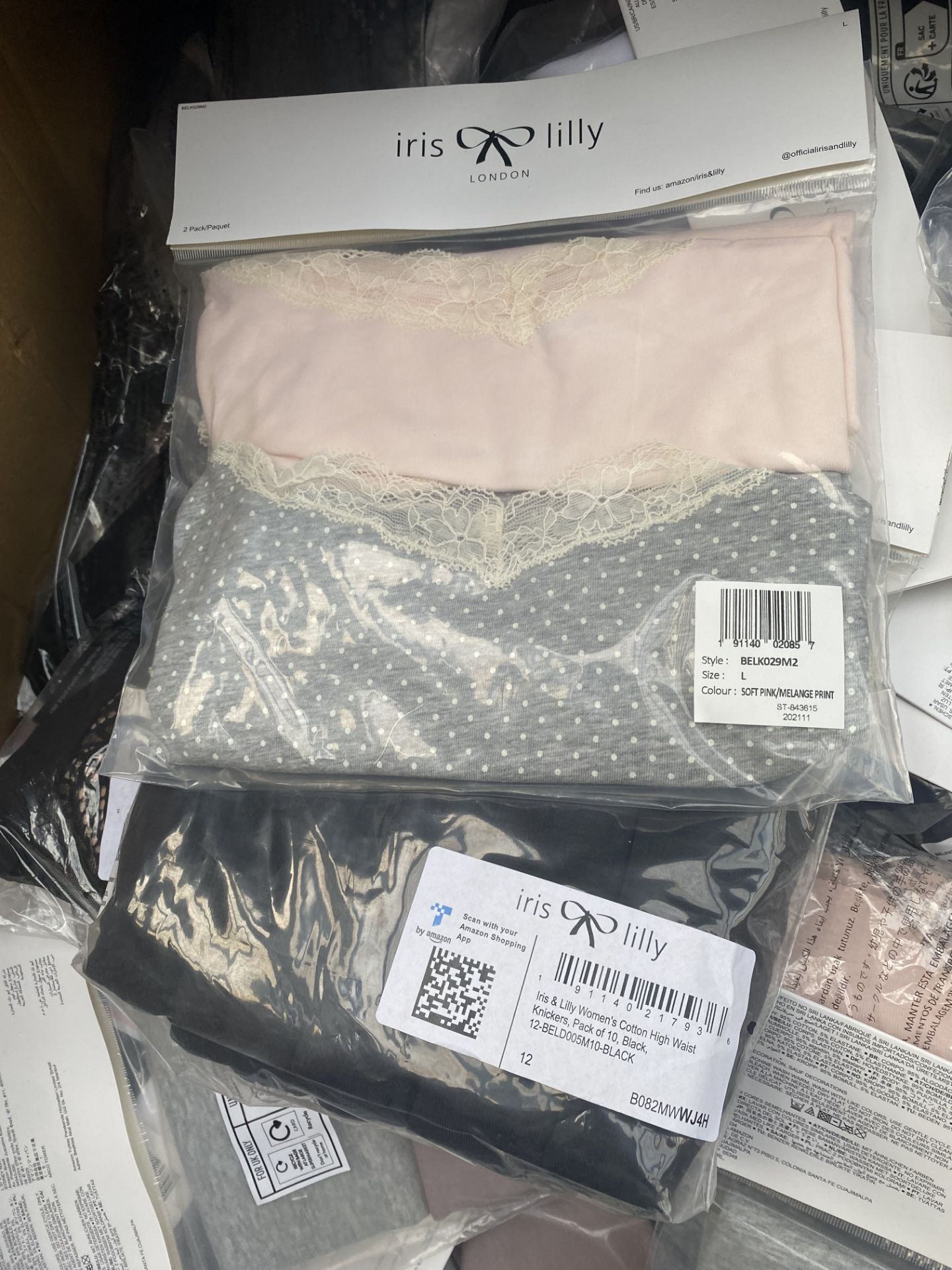 PALLET OF X600 ITEMS OF IRIS & LILLY WOMENS NIGHTWEAR LOUNGEWEAR AND UNDERWEAR - Image 2 of 4