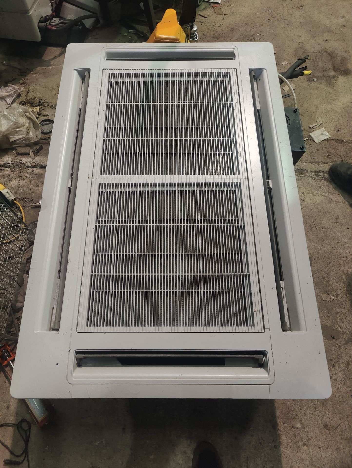 1 X AIRCON BLOWER UNIT FROM FRANKIE AND BENNY'S (EXTERNAL 150 X 90CM)