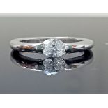 0.45CT OVAL DIAMOND ENGAGEMENT RING. 14CT WHITE GOLD + GIFT BOX + VALUATION CERTIFICATE OF £1595