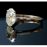 STUNING PLATINUM 2.50 OVAL DIAMOND SINGLE STONE/SOLITAIRE RING WITH VALUATION CERTIFICATE OF £18,500
