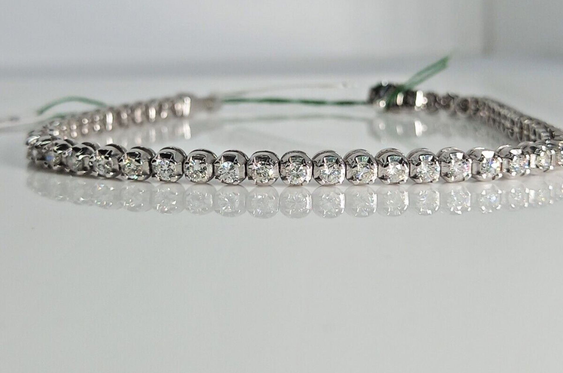 2.39CT DIAMOND TENNIS BRACELET 18CT WHITE GOLD IN GIFT BOX WITH VALUATION CERTIFICATE OF £7,995