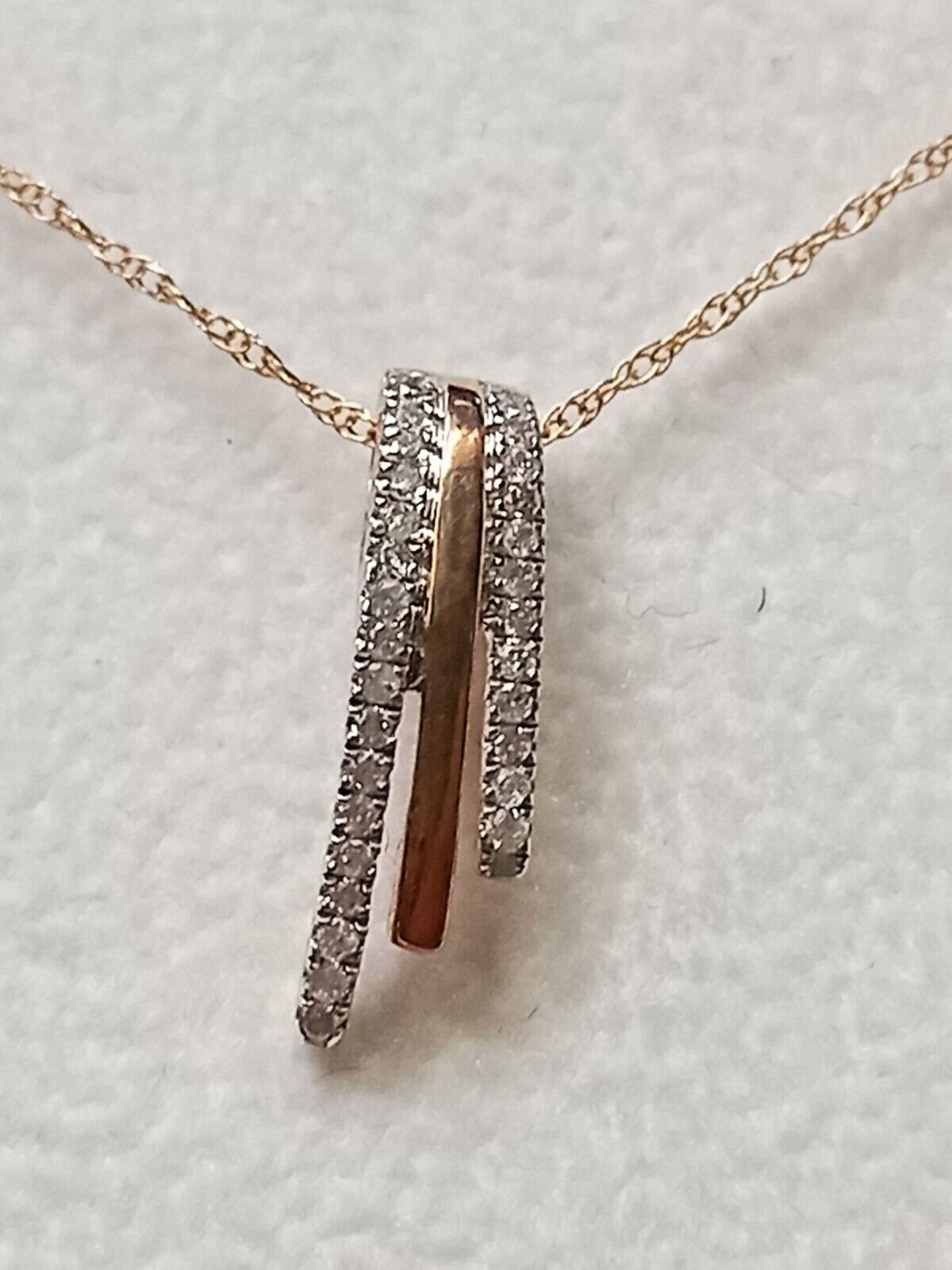 0.24CT DIAMOND ROSE GOLD PENDANT /9CT FINE GOLD CHAIN IN GIFT BOX WITH VALUATION CERTIFICATE