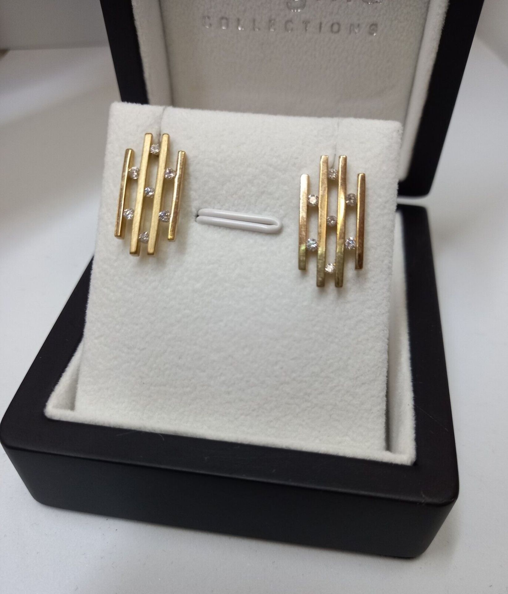 0.30CT DIAMOND EARRING IN SOLID 9CT YELLOW GOLD. IN GIFT BOX + VALUATION CERTIFICATE OF £795 - Image 4 of 5