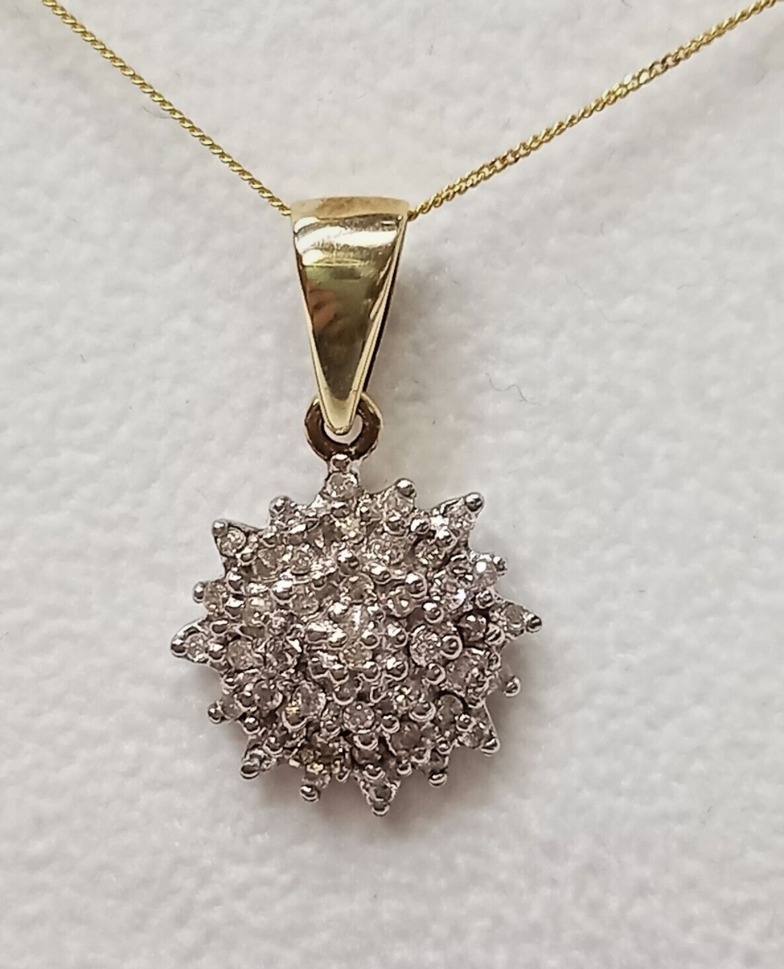 0.35CT CLUSTER DIAMOND PENDANT/9CT YELLOW GOLD IN GIFT BOX WITH VALUATION CERTIFICATE OF £1095 - Image 2 of 3