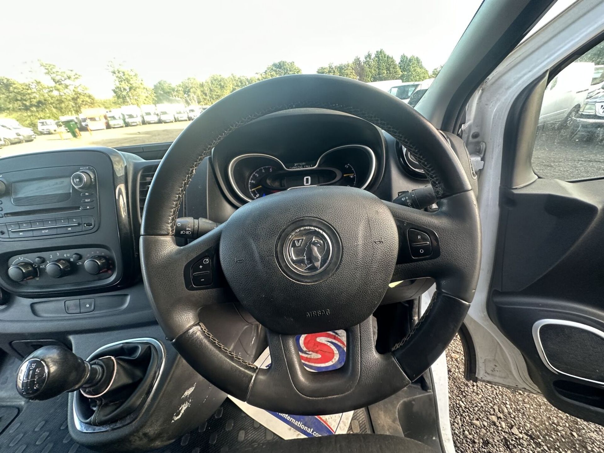 2016 VAUXHALL VIVARO SPORTIVE: CREW CAB READY FOR ACTION - Image 5 of 15