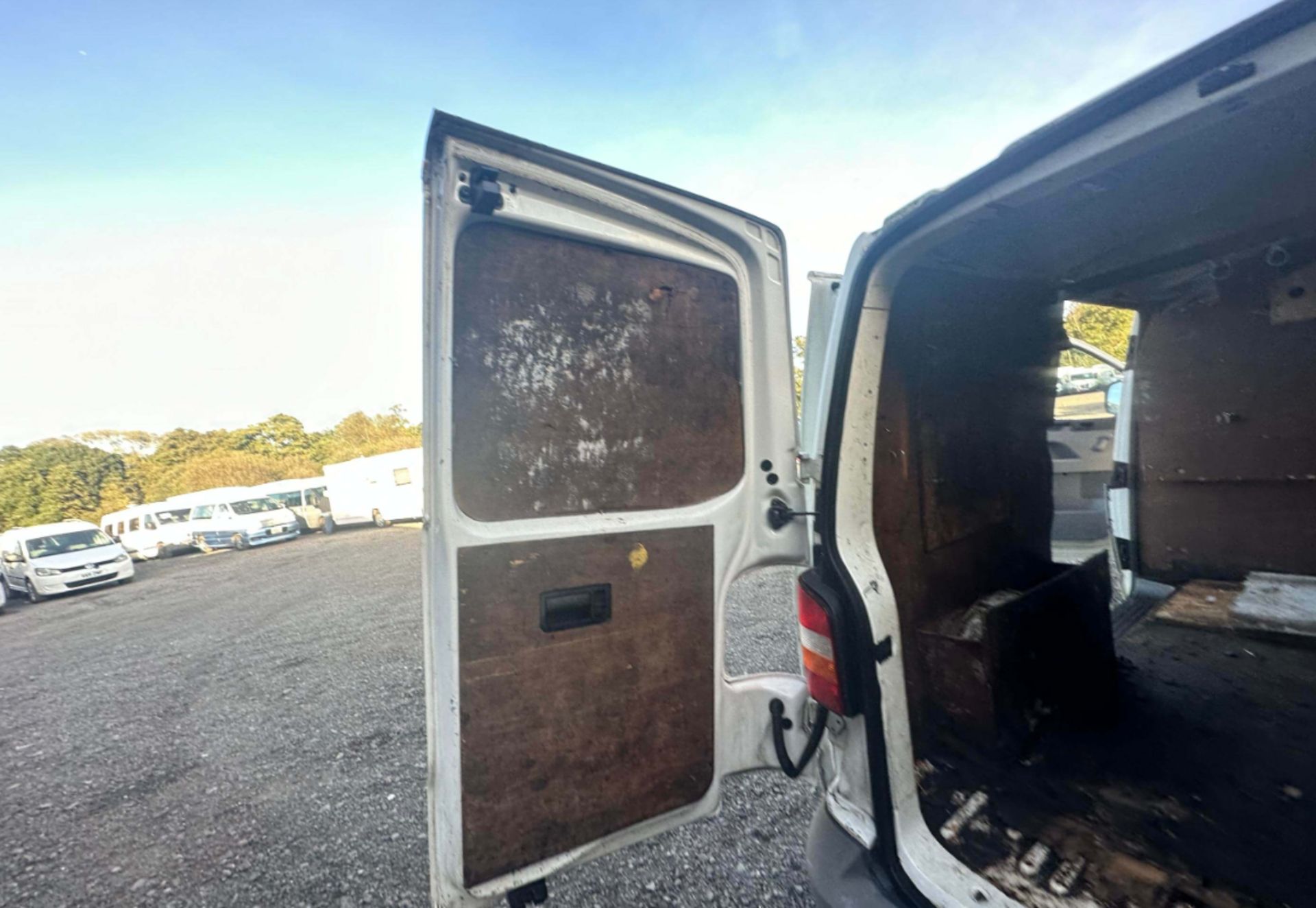 SOLID PANEL VAN CHOICE: STARTS PERFECT, RUNS PERFECT - NO VAT ON HAMMER - Image 3 of 10