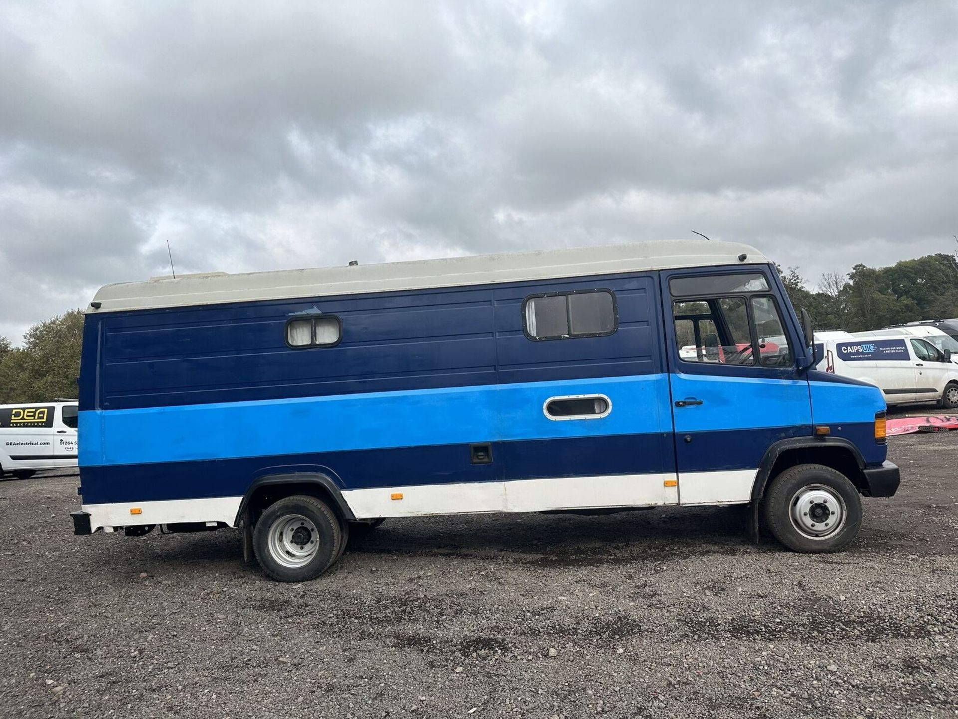 1990 MERCEDES UNIQUE CAMPERVAN - FULL OF CHARACTER AND PART SERVICE HISTORY (NO VAT ON HAMMER)** - Image 4 of 18