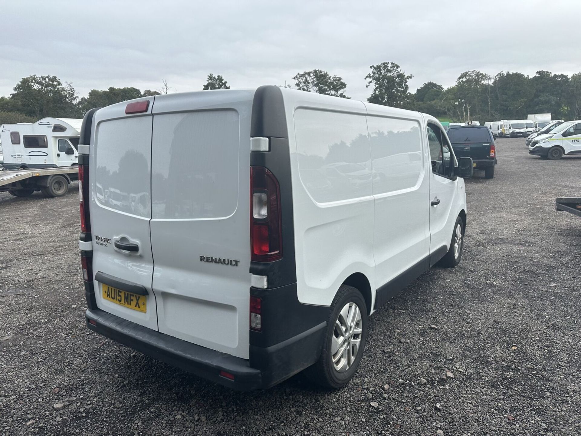 2015 RENAULT TRAFIC 1.6 DCI LONG MOT 118K - MOT: 15TH SEPTEMBER 2024 - NO VAT ON HAMMER - Image 10 of 15