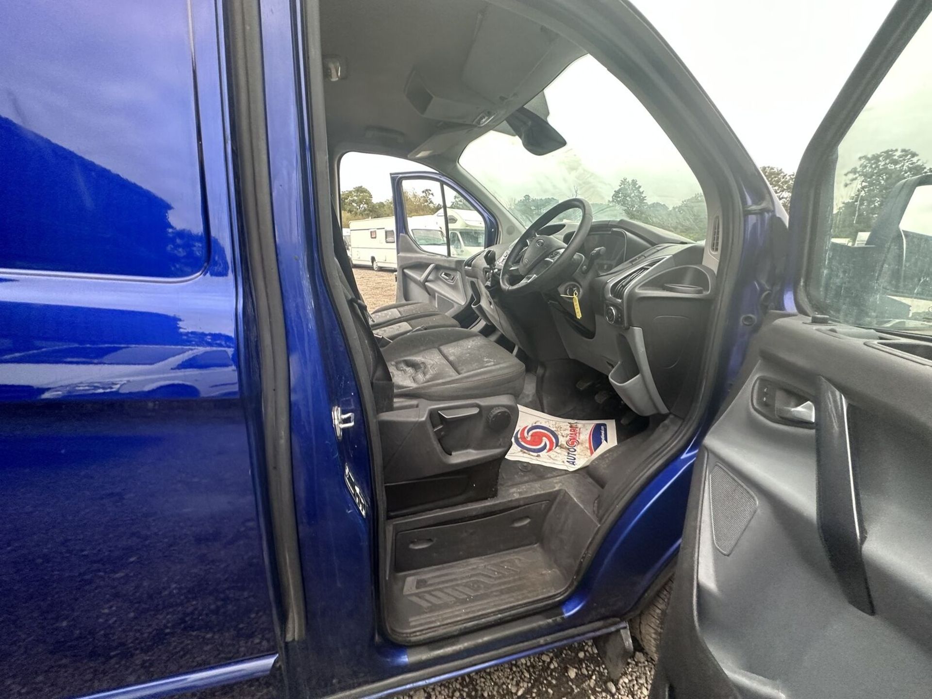 VERSATILE AND RELIABLE: 2017 FORD TRANSIT CUSTOM HIGH ROOF MOT: SEPT 2024 - MILEAGE 115K - Image 5 of 15