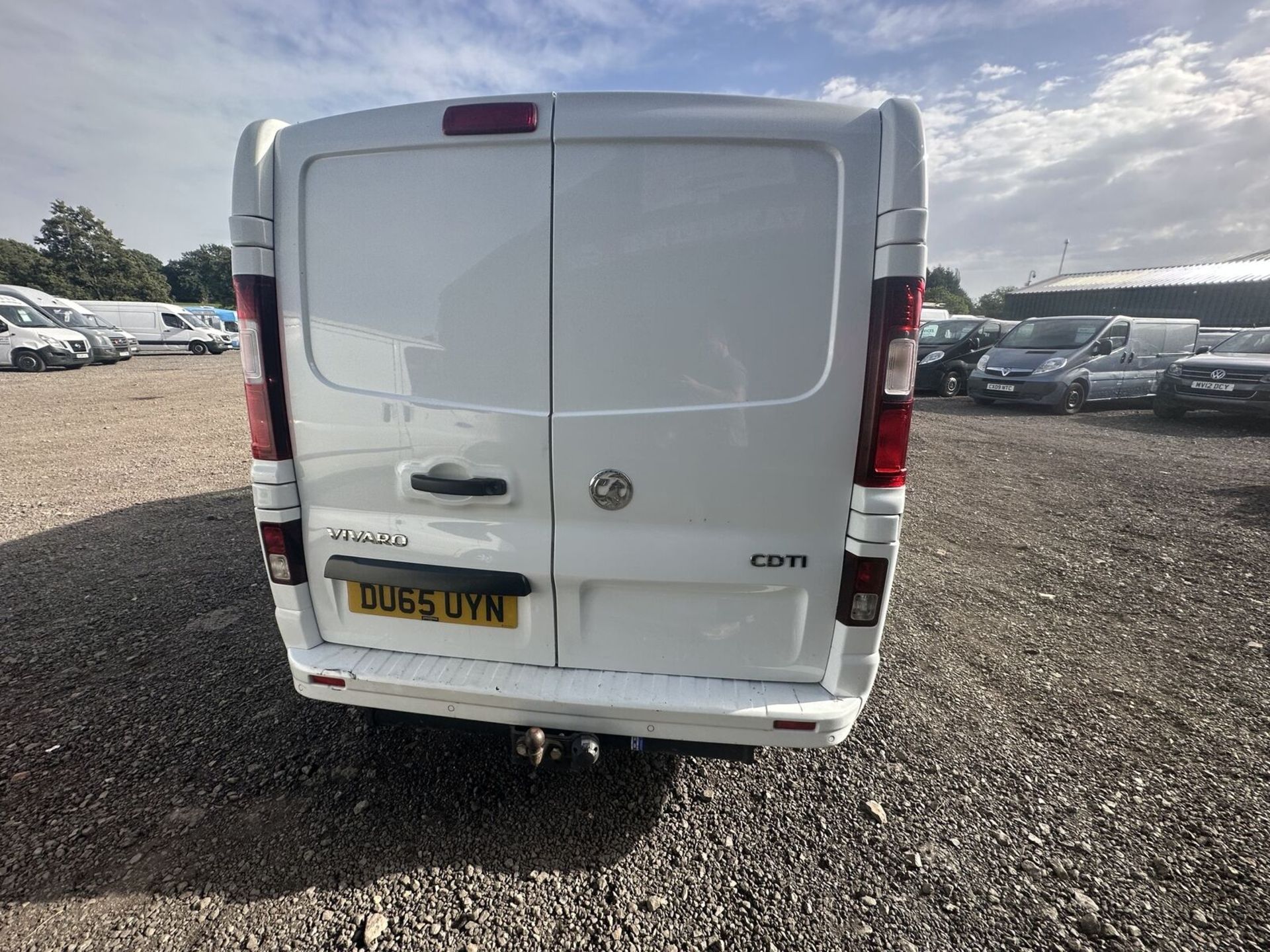 69 PLATE WITH 129K MILES CRUISE CONTROL, PARKING SENSORS: VAUXHALL VIVARO - NO VAT ON HAMMER - Image 15 of 15