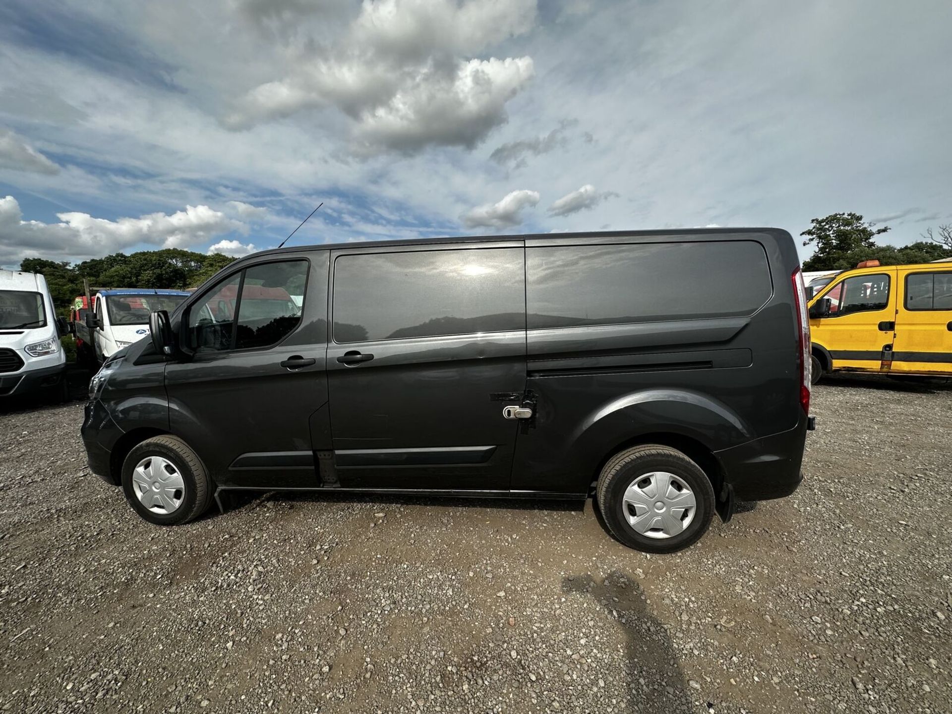 **(ONLY 39K MILEAGE)** BUDGET-FRIENDLY FORD TRANSIT - IDEAL FOR BUSINESS USE