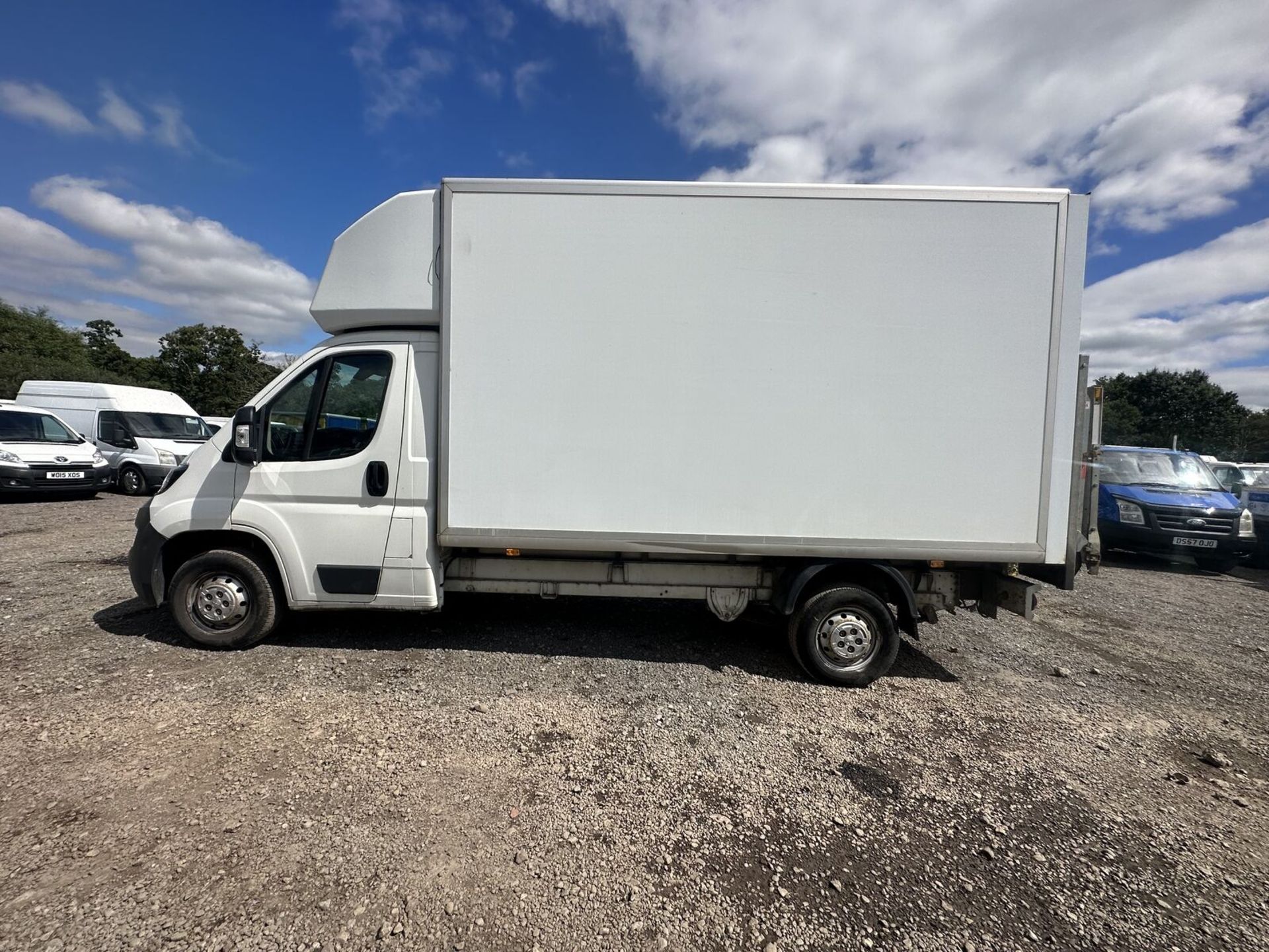 WHITE LUTON BOX WITH TAIL LIFT - 2017 WITH 100K MILES ON THE CLOCK