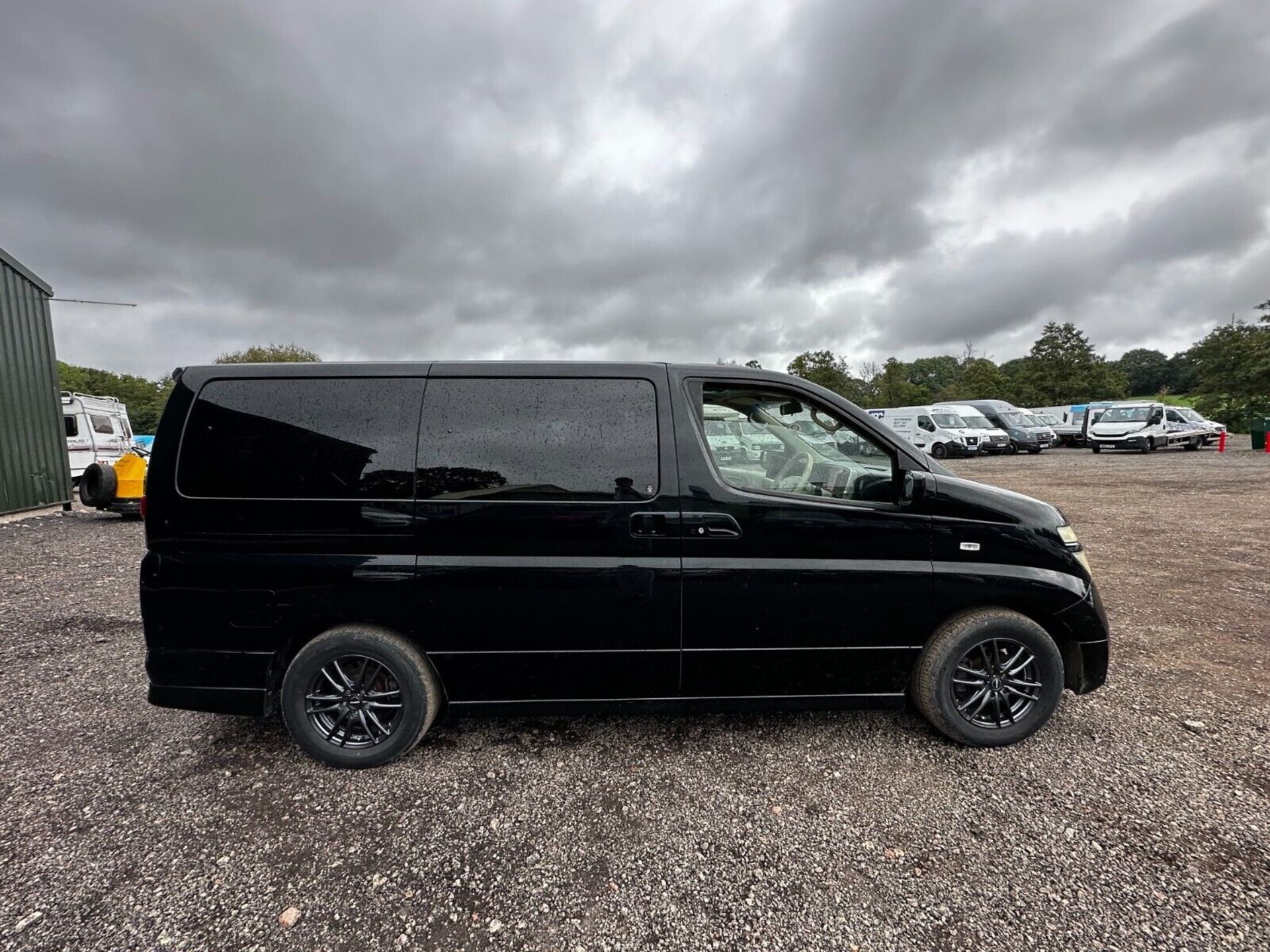 7-SEATER ELEGANCE: 3.5L PETROL NISSAN ELGRAND MINIBUS ( NO VAT ON HAMMER) - Image 4 of 20