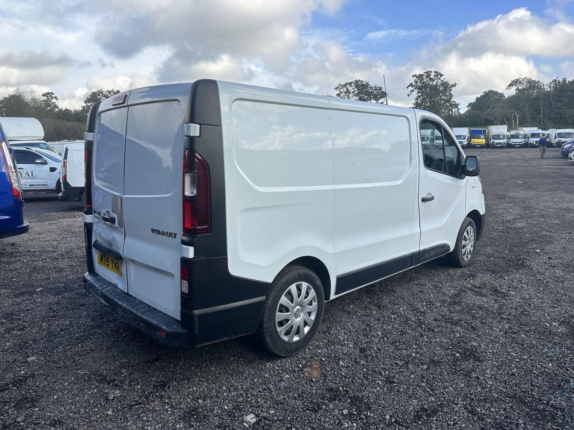 2015 RENAULT TRAFIC BUSINESS VAN: PRISTINE MECHANICS 141K MILES (NO VAT ON HAMMER) - Image 14 of 15