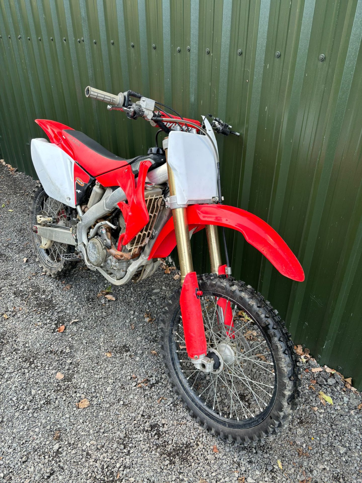 HONDA CRF250 MX MOTOCROSS BIKE *(NO VAT ON HAMMER)* - Image 2 of 8