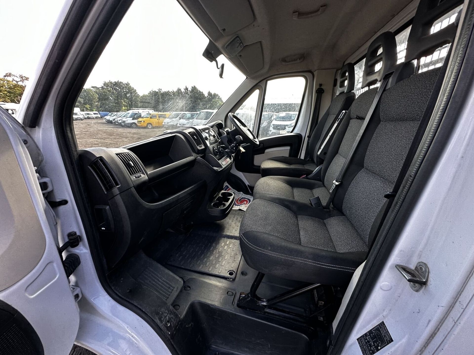 2018 FIAT DUCATO MAXI MWB: EURO 6 DROPSIDE FLAT BED WORKHORSE - NO VAT ON HAMMER - Image 13 of 18