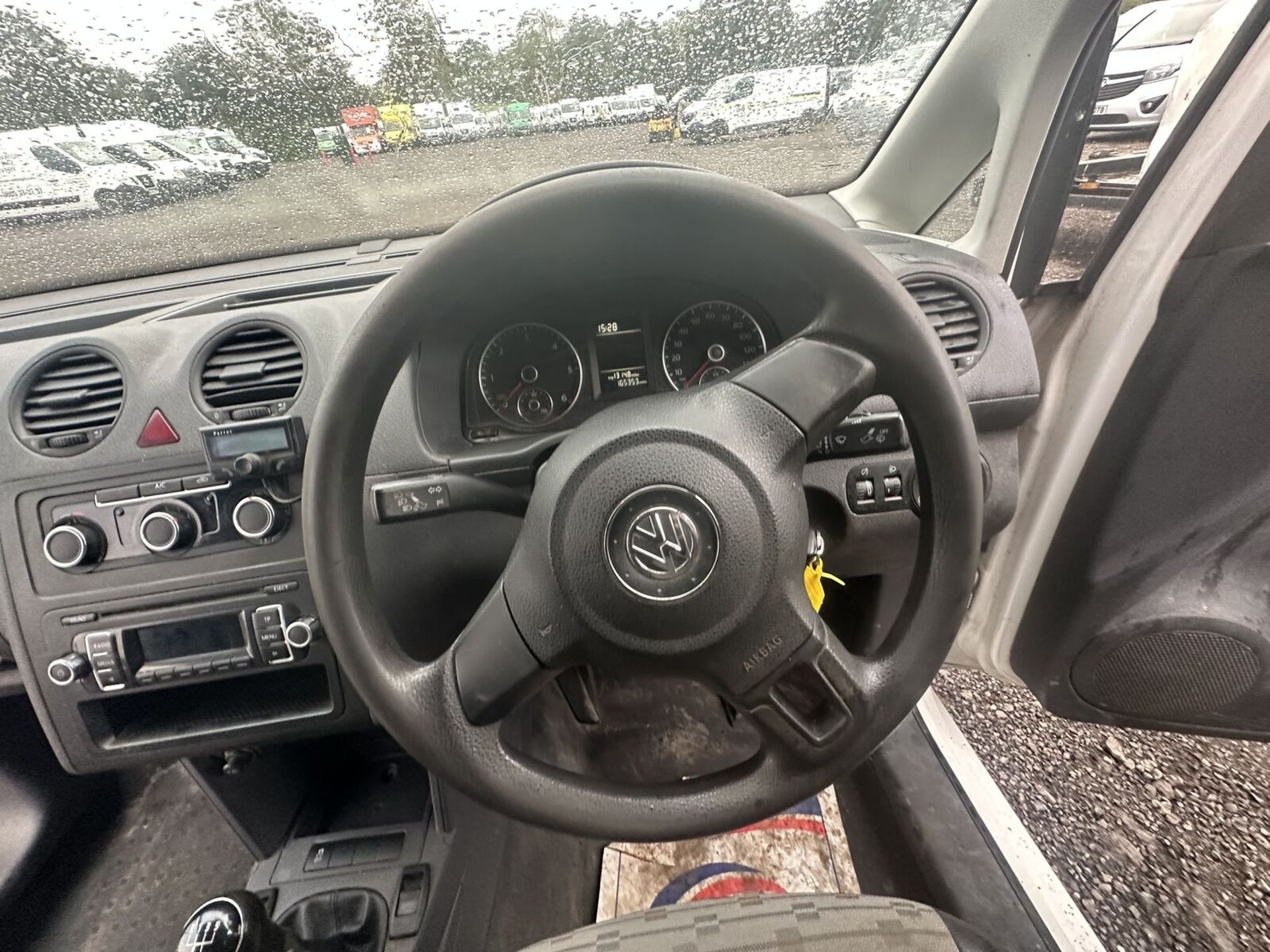 READY FOR WORK: VOLKSWAGEN CADDY WITH CLEAN INTERIOR MOT MAY 2024 - NO VAT ON HAMMER - Image 7 of 15