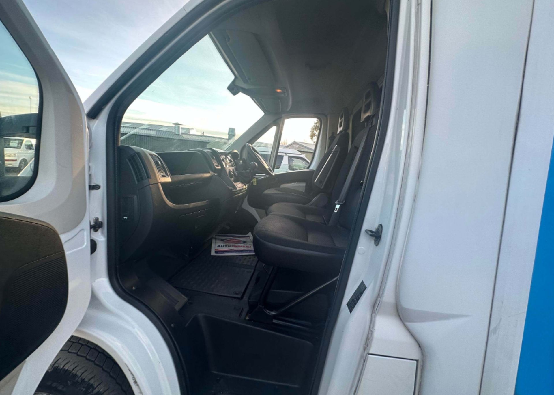 ONLY 118K MILES 2015 CITROEN RELAY 35 L3 CHASSIS CAB: SOLID 130PS WORKHORSE **(NO VAT ON HAMMER)** - Image 14 of 15