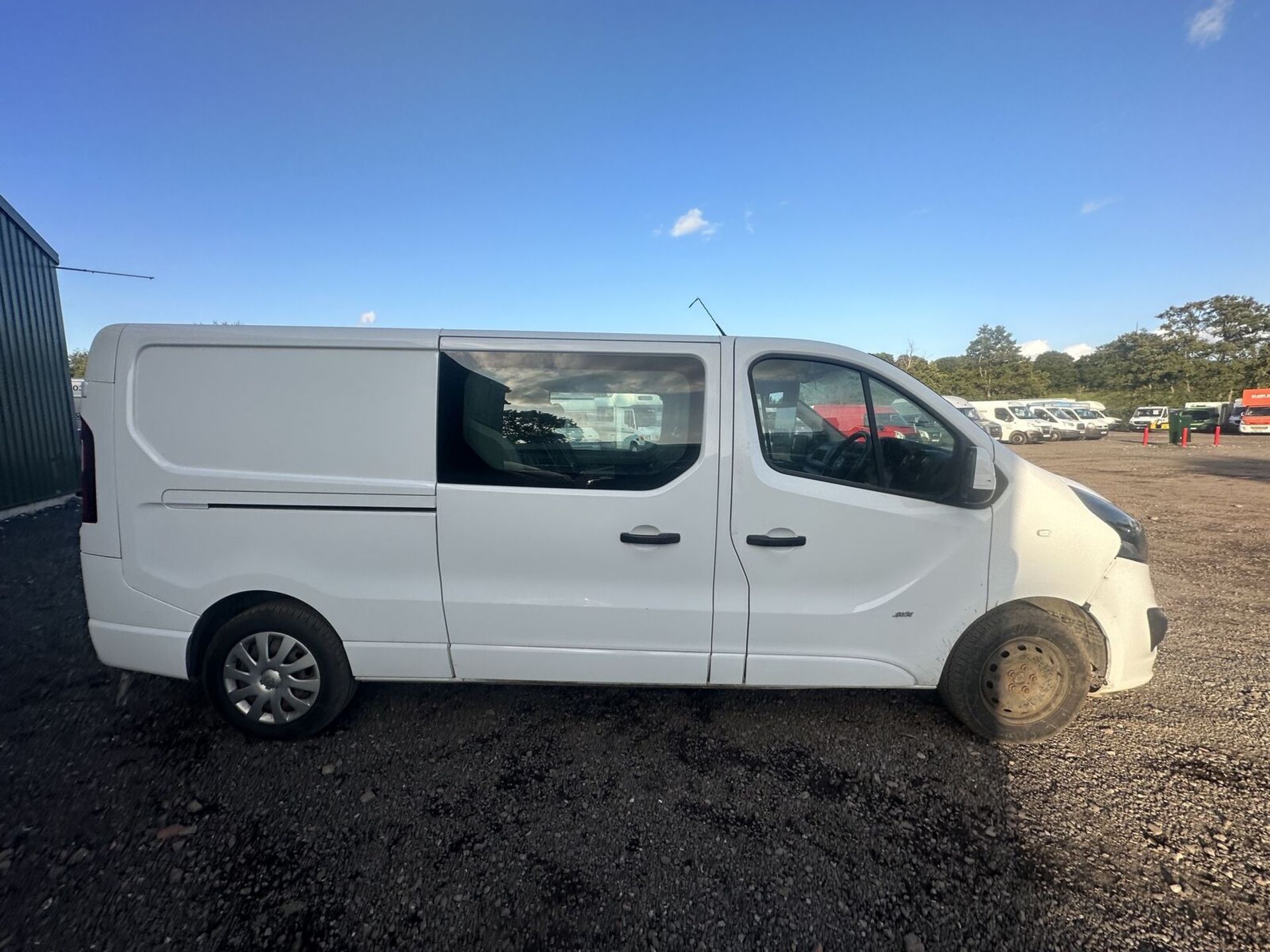 2016 VAUXHALL VIVARO SPORTIVE: CREW CAB READY FOR ACTION