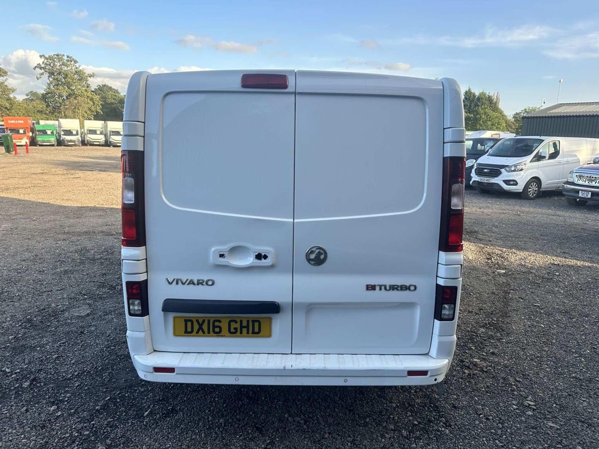 2016 VAUXHALL VIVARO SPORTIVE: CREW CAB READY FOR ACTION - Image 11 of 15