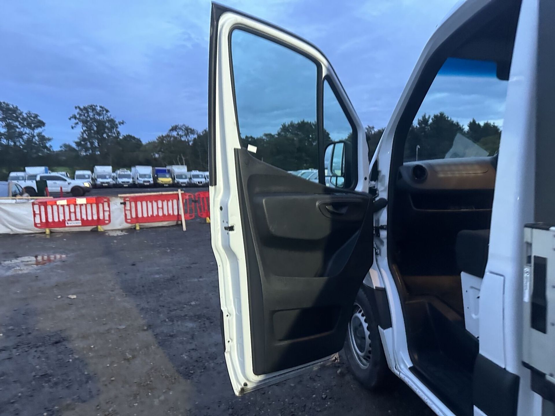 **(ONLY 39K MILEAGE)** RARE FIND: 70 PLATE MERCEDES SPRINTER 315 DROPSIDE - MOT OCT 2024 - Image 5 of 12