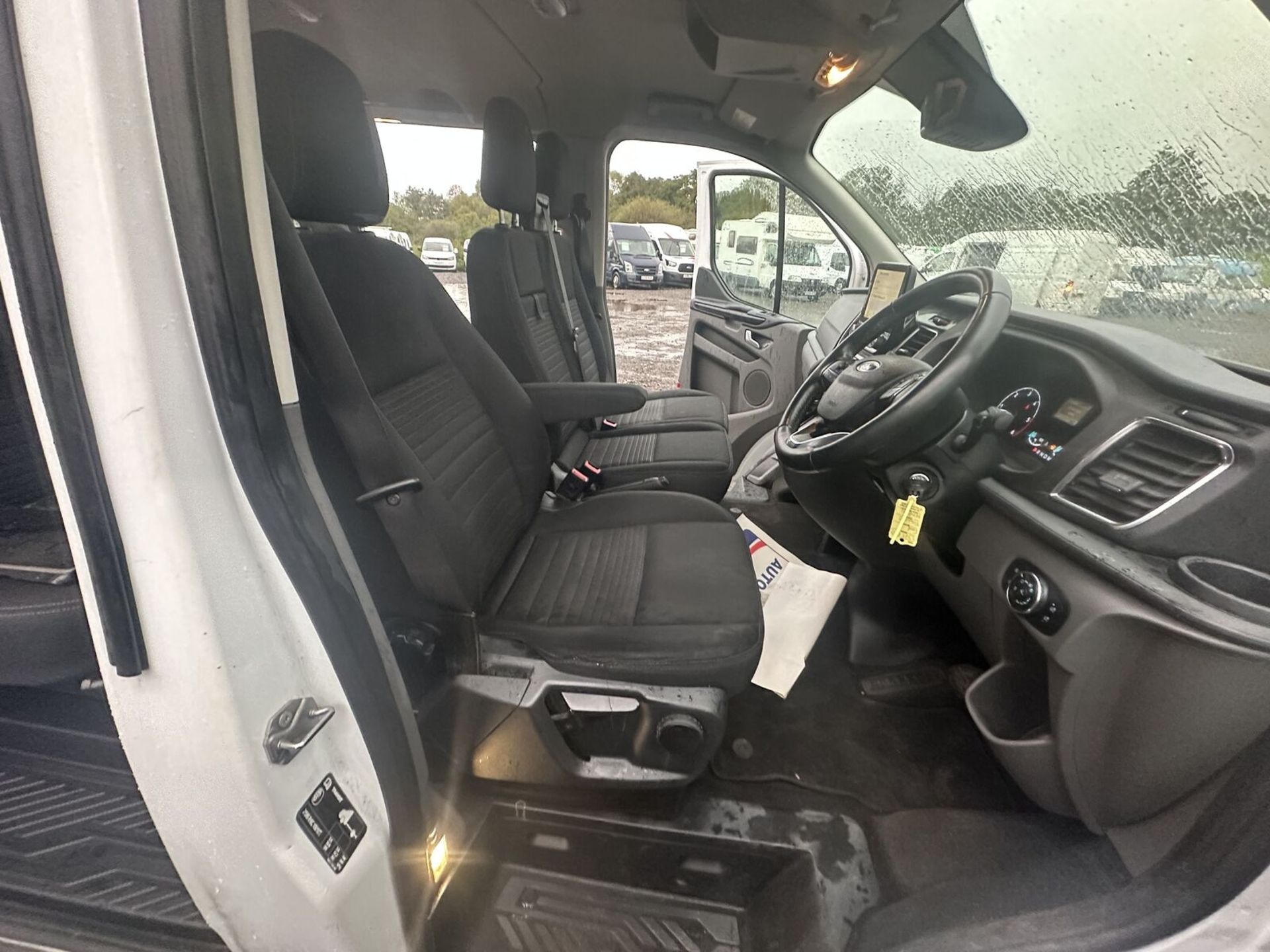 **(ONLY 64K MILEAGE)** 2020 FORD TRANSIT CUSTOM ECO LIMITED CREW CAB (NO VAT ON HAMMER)** - Image 13 of 15
