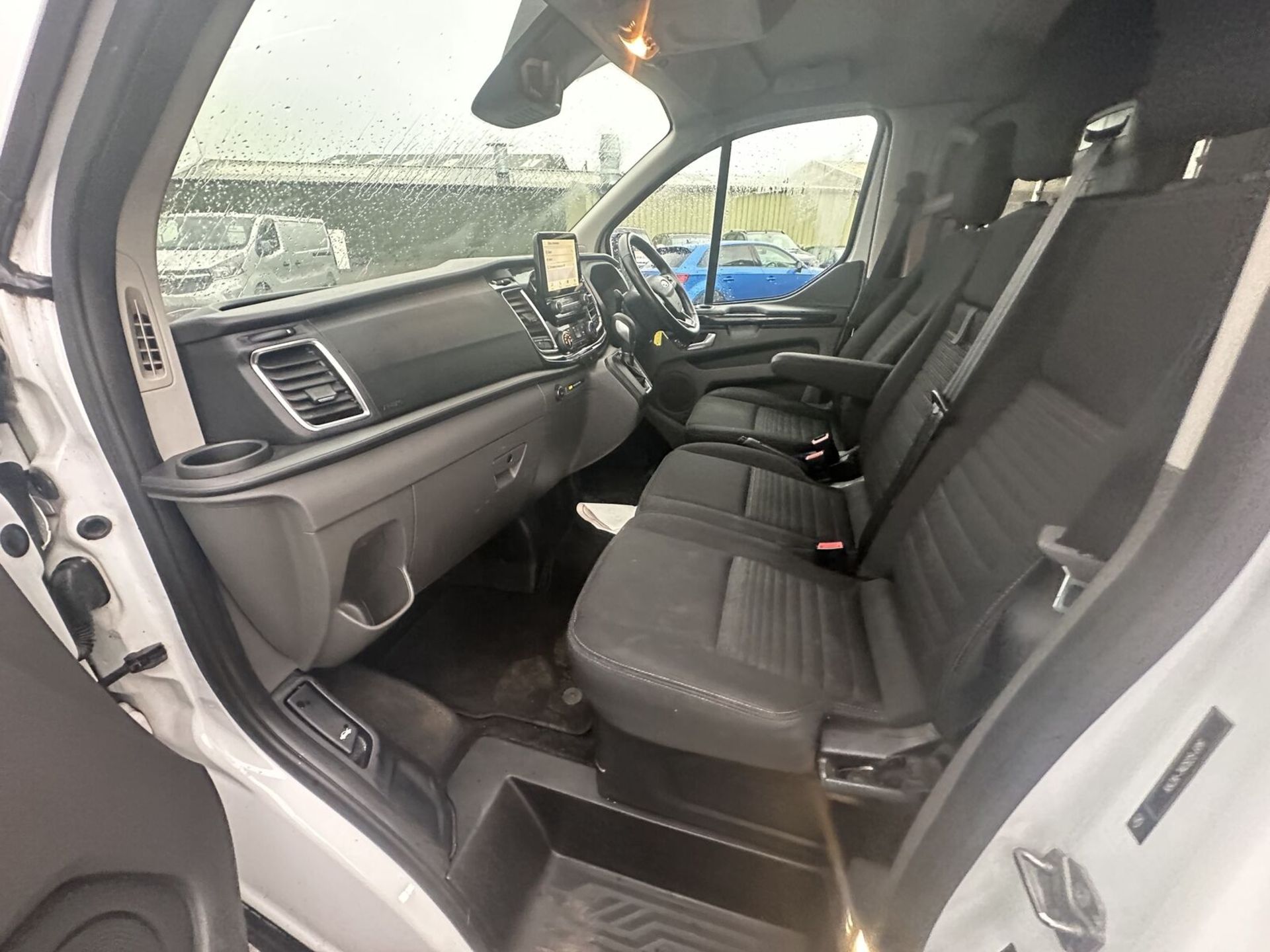 **(ONLY 64K MILEAGE)** 2020 FORD TRANSIT CUSTOM ECO LIMITED CREW CAB (NO VAT ON HAMMER)** - Image 7 of 15