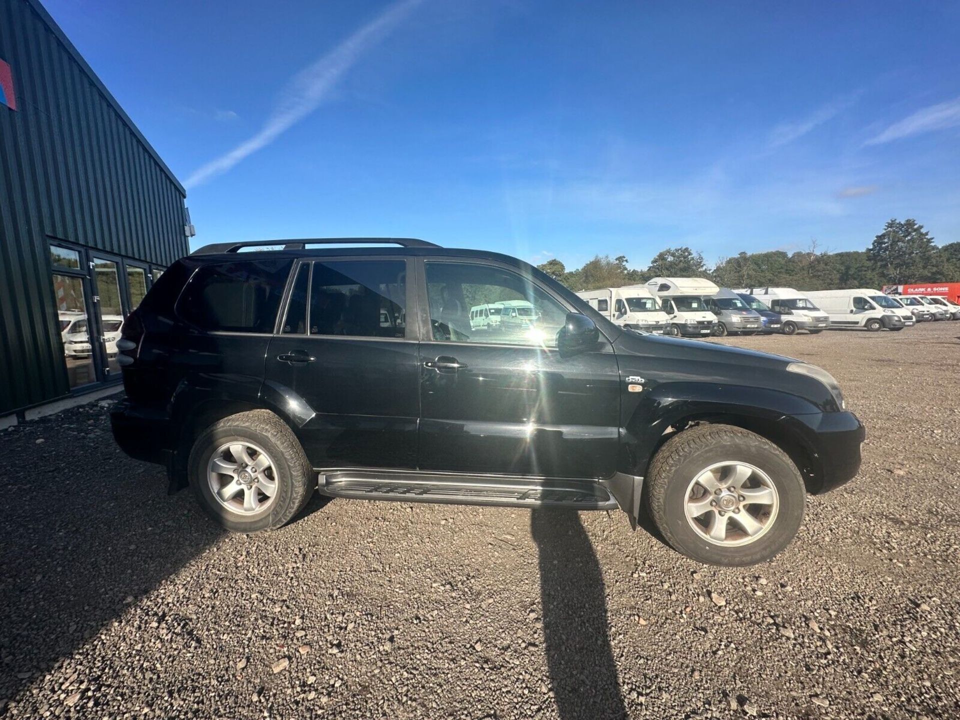 2009 TOYOTA LAND CRUISER INVINCIBLE: 7-SEATER ESTATE - MOT: 1ST MARCH 2024 - NO VAT ON HAMMER