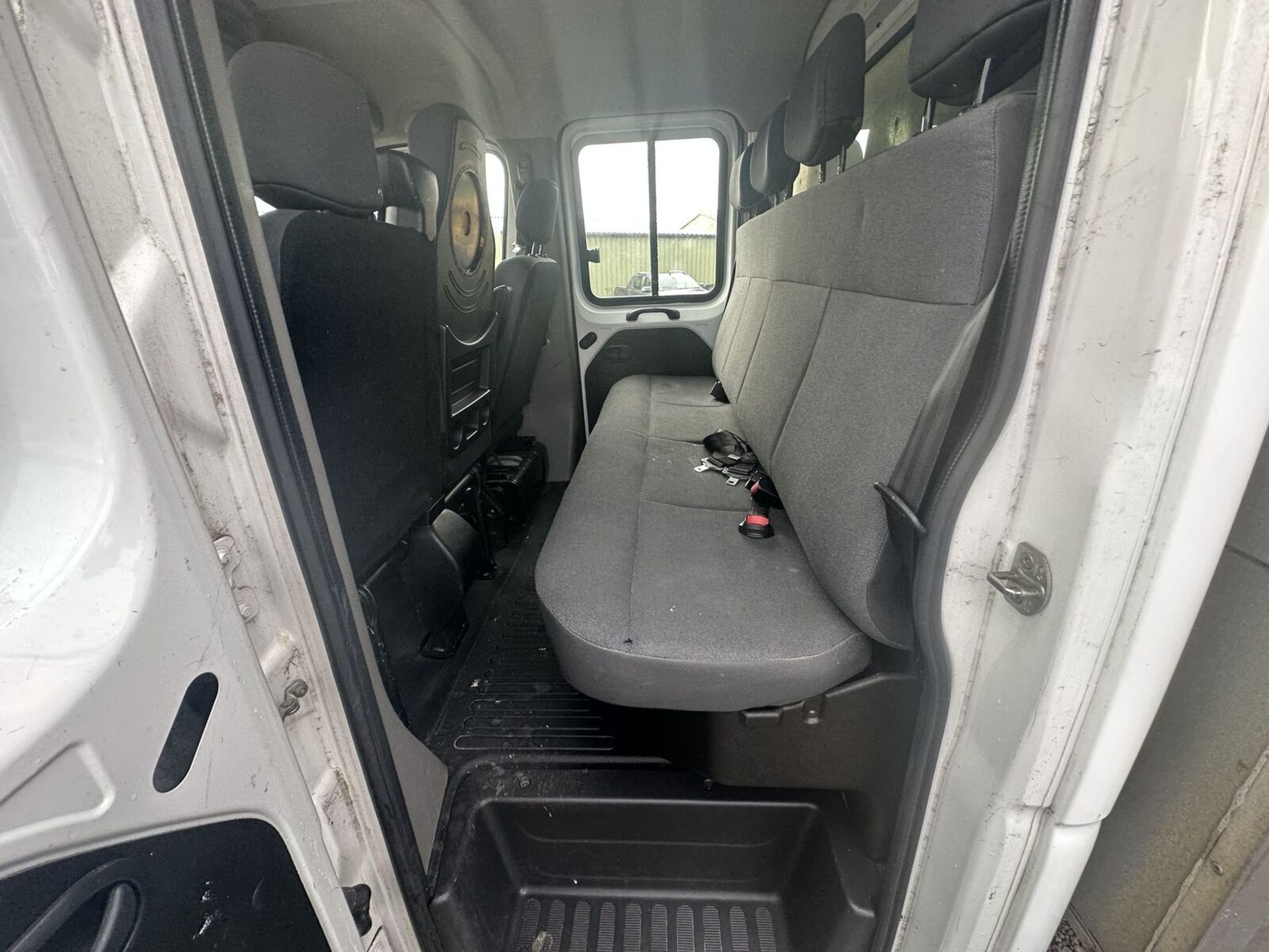 LOW 28K MILEAGE GEM: 2013 RENAULT MASTER L35 2.3 DCI CREW CAB - Image 2 of 15