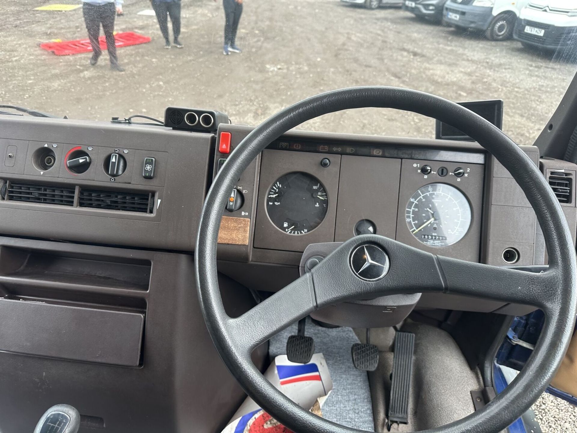 1990 MERCEDES UNIQUE CAMPERVAN - FULL OF CHARACTER AND PART SERVICE HISTORY (NO VAT ON HAMMER)** - Image 14 of 18