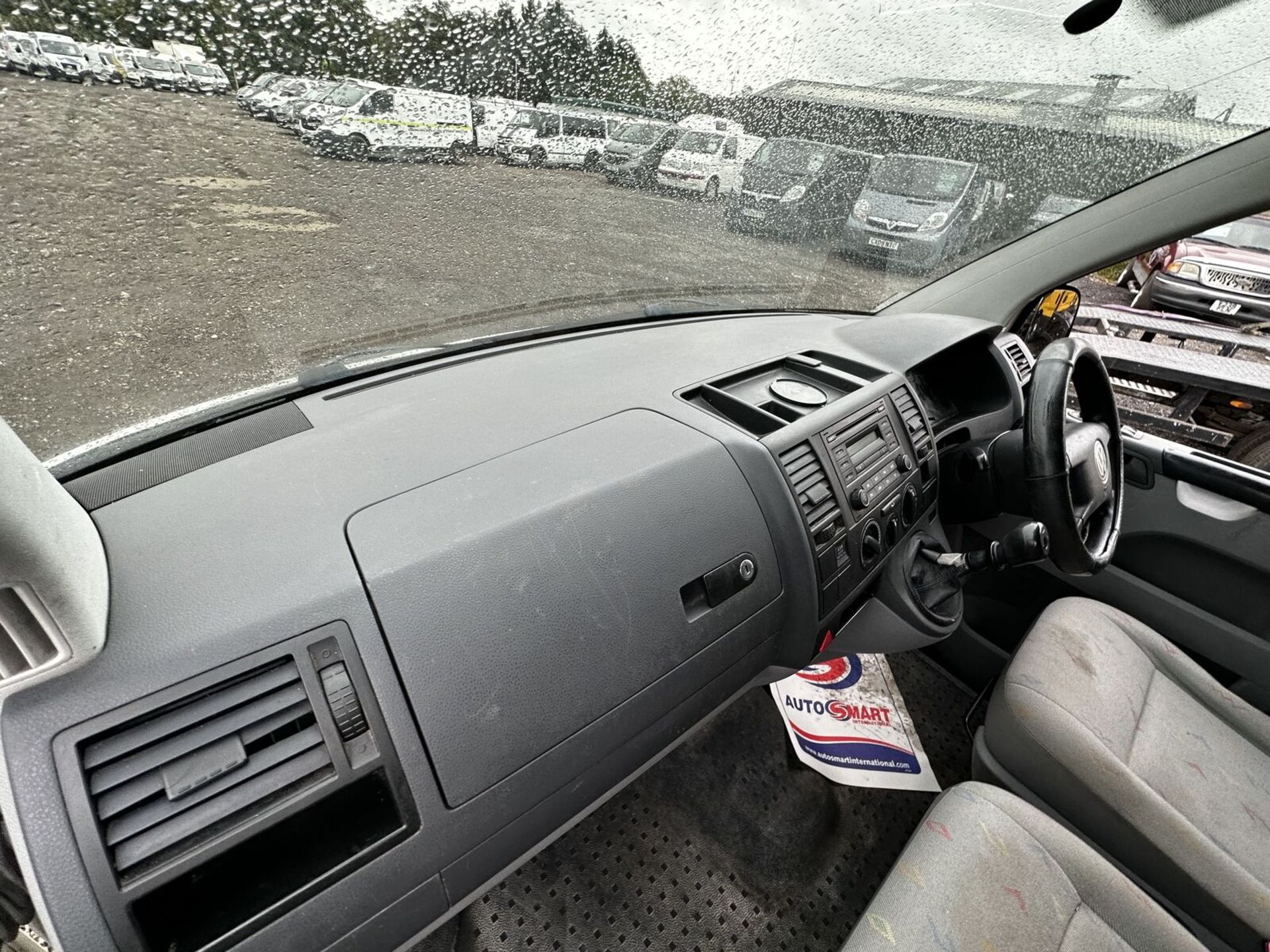 CLEAN INTERIOR, CLEAR HPI: 2007 VW TRANSPORTER T30 LWB WITH 137K MILES & NO VAT ON HAMMER - Image 3 of 15