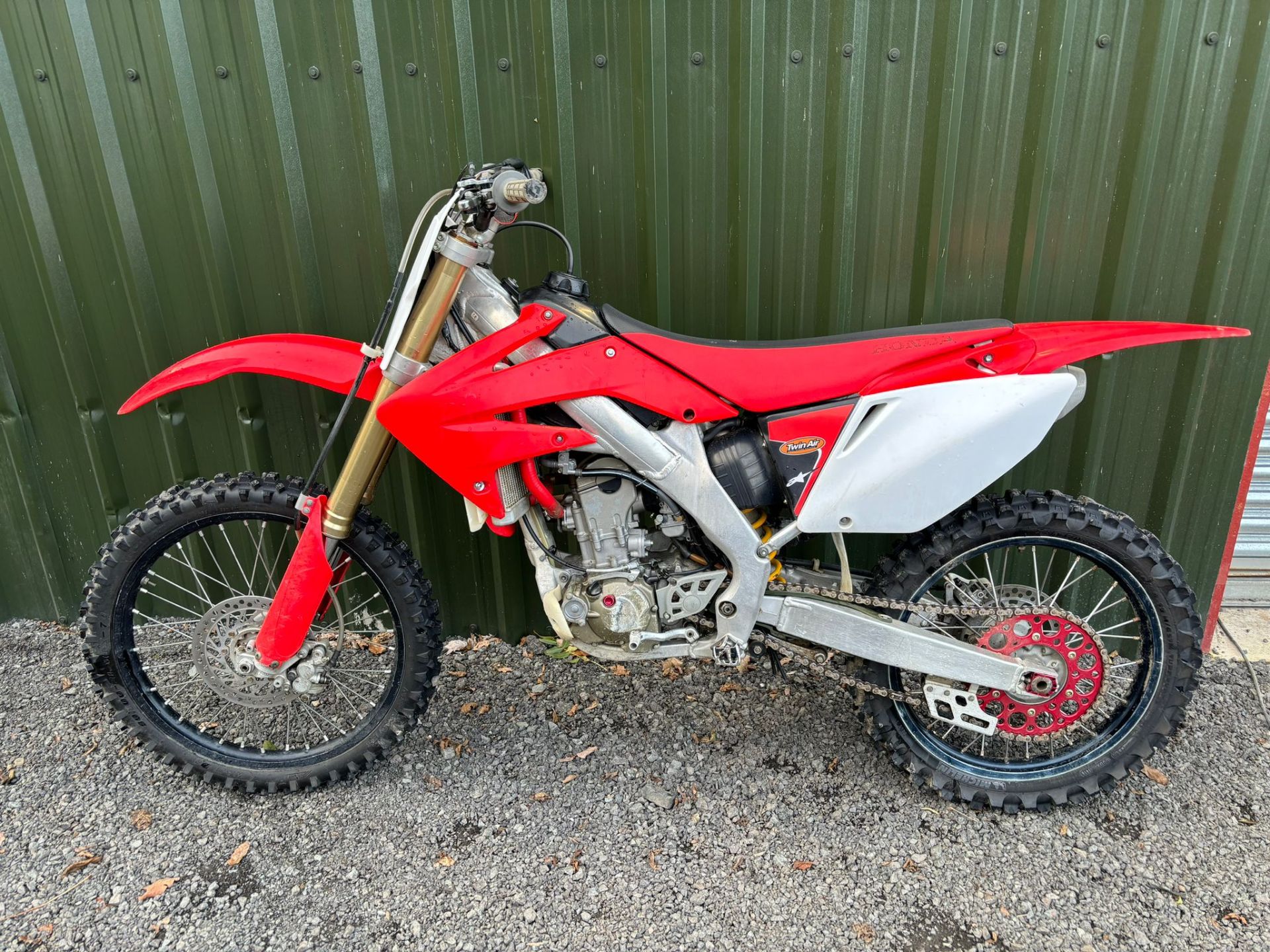 HONDA CRF250 MX MOTOCROSS BIKE *(NO VAT ON HAMMER)* - Image 7 of 8