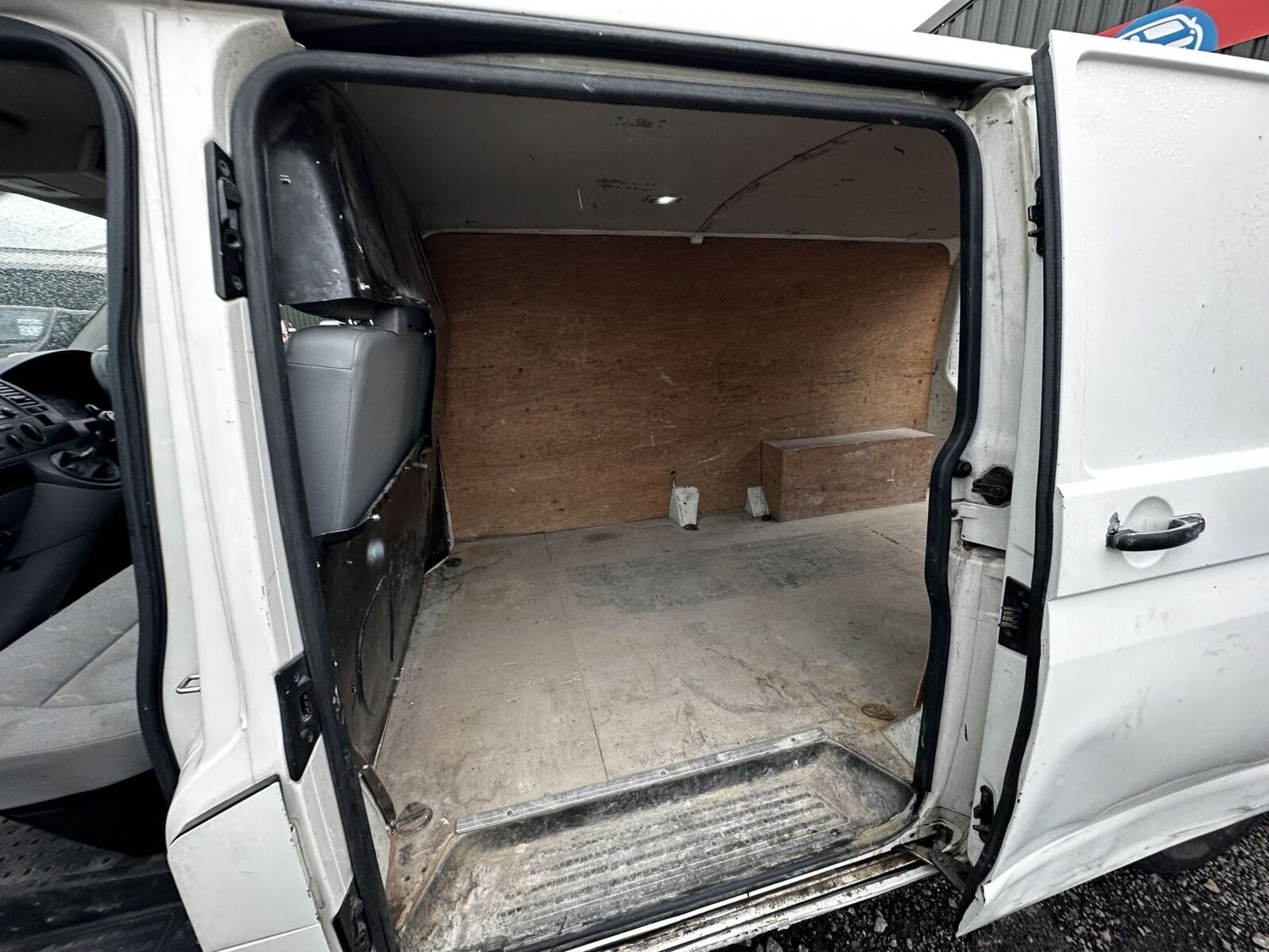 CLEAN INTERIOR, CLEAR HPI: 2007 VW TRANSPORTER T30 LWB WITH 137K MILES & NO VAT ON HAMMER - Image 4 of 15