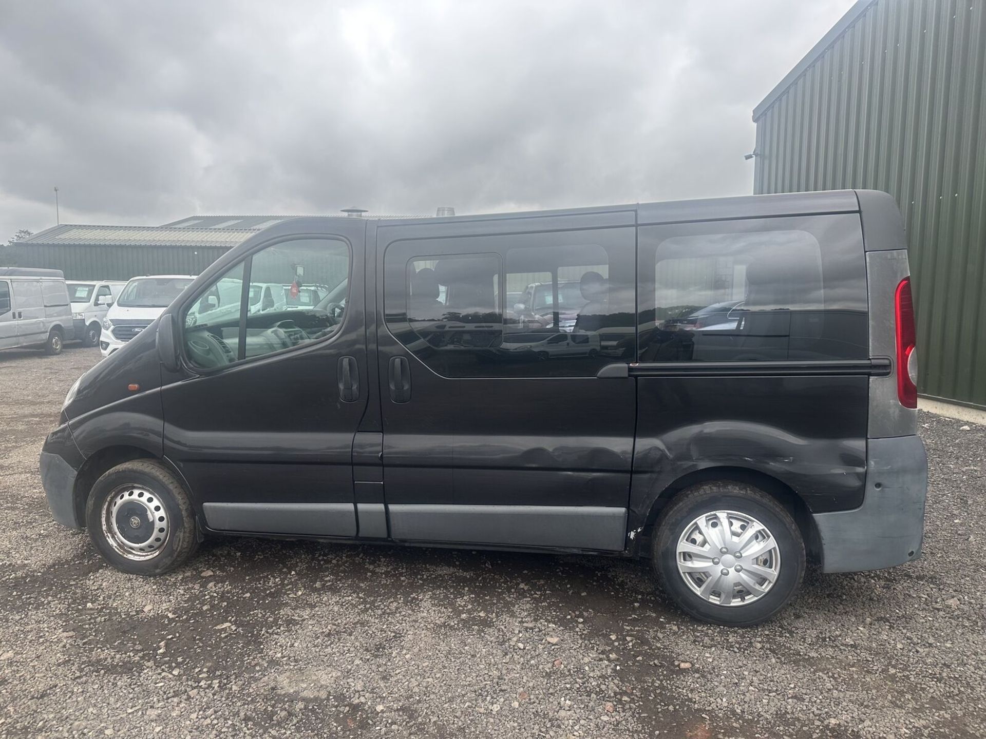 YOUR NEXT MINIBUS: 2009 VAUXHALL VIVARO CREW CAB 110K MILES - MOT JAN 2024 - NO VAT ON HAMMER - Image 14 of 14