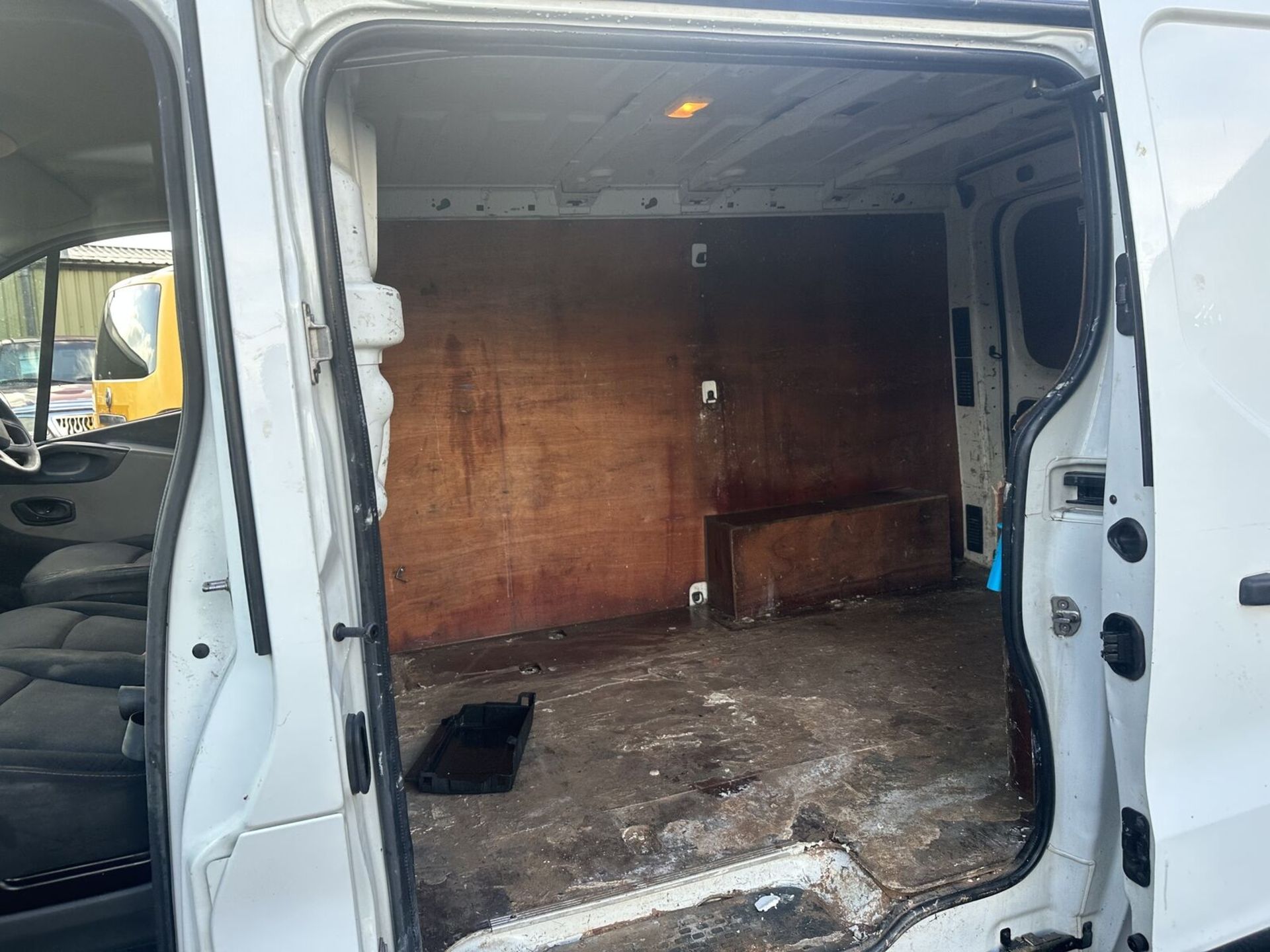 2015 RENAULT TRAFIC BUSINESS VAN: PRISTINE MECHANICS 141K MILES (NO VAT ON HAMMER) - Image 6 of 15