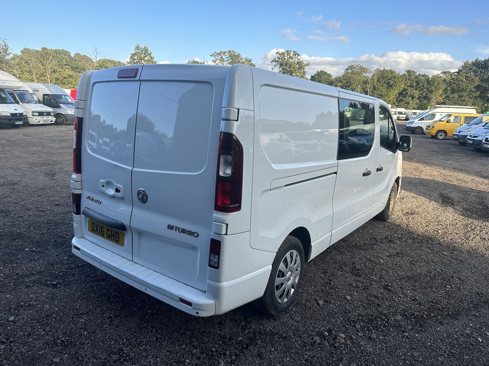 2016 VAUXHALL VIVARO SPORTIVE: CREW CAB READY FOR ACTION - Image 12 of 15