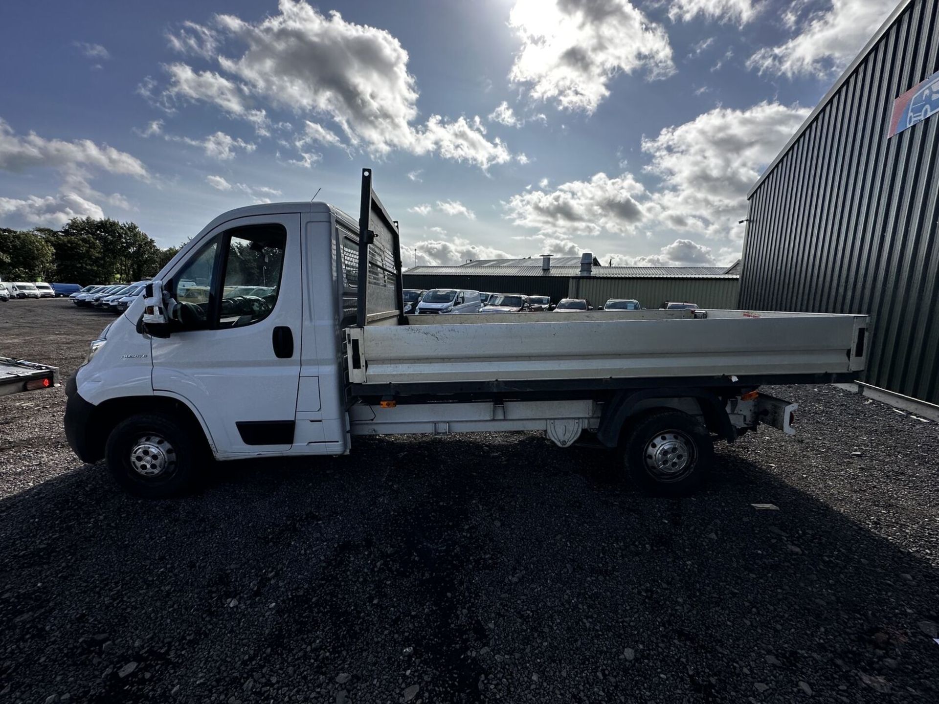 2018 FIAT DUCATO MAXI MWB: EURO 6 DROPSIDE FLAT BED WORKHORSE - NO VAT ON HAMMER - Image 16 of 18