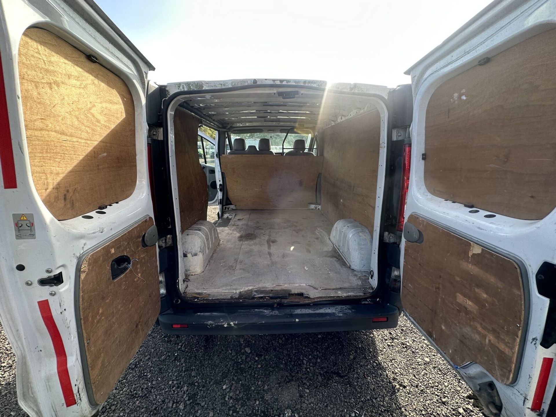 EFFICIENT WORKHORSE: 58 PLATE VAUXHALL VIVARO TRAFIC SWB DIESEL (NO VAT ON HAMMER)** - Image 14 of 15