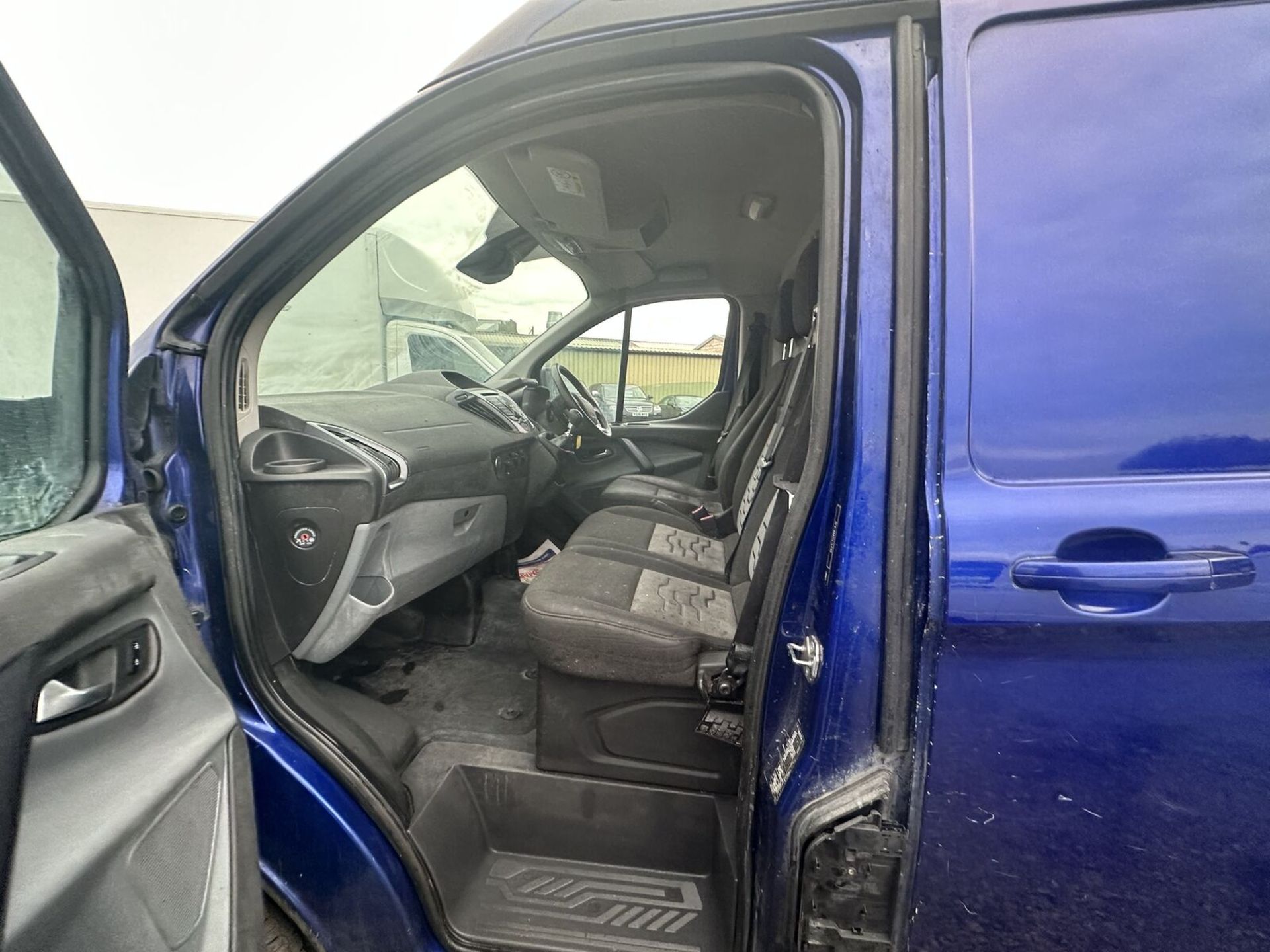 VERSATILE AND RELIABLE: 2017 FORD TRANSIT CUSTOM HIGH ROOF MOT: SEPT 2024 - MILEAGE 115K - Image 9 of 15