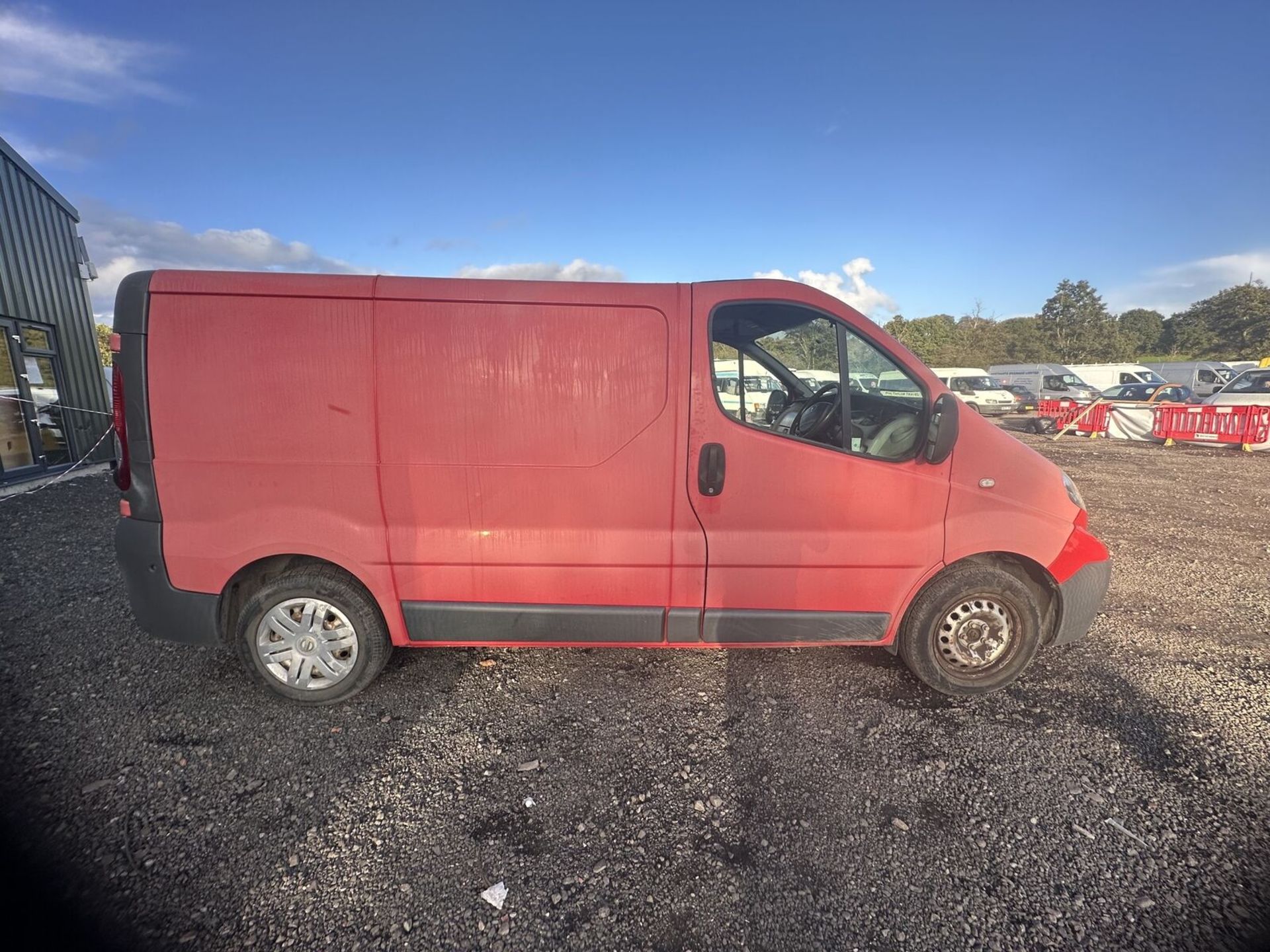 2008 RED NISSAN PRIMASTAR - DIESEL WORKHORSE MOT APRIL 2024 - NO VAT ON HAMMER - Image 17 of 18