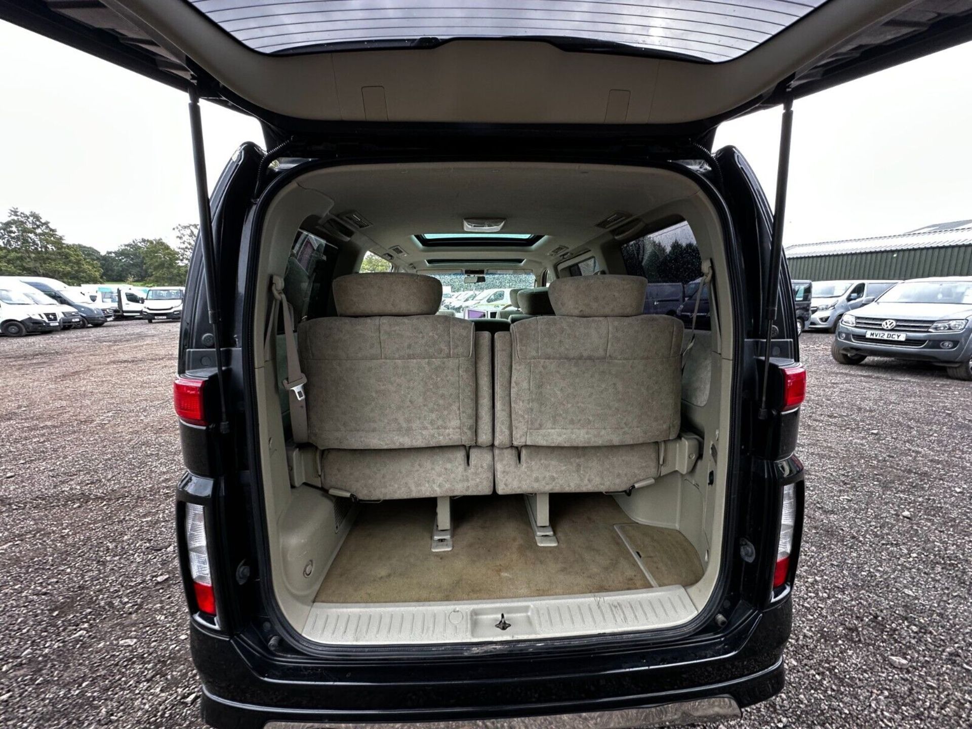 7-SEATER ELEGANCE: 3.5L PETROL NISSAN ELGRAND MINIBUS ( NO VAT ON HAMMER) - Image 5 of 20