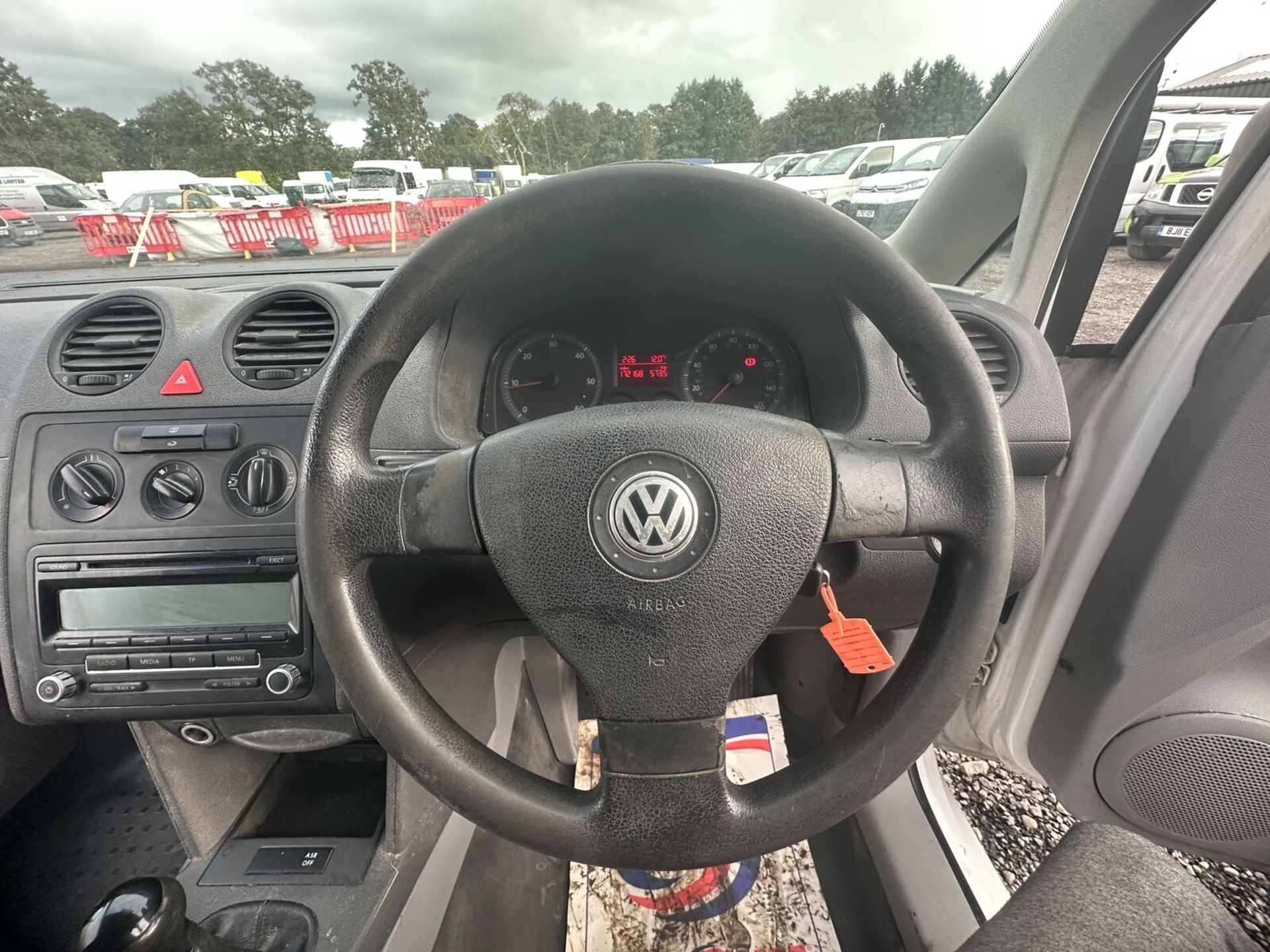 2010 VOLKSWAGEN CADDY C20: RELIABLE WHITE PANEL VAN - NO VAT ON THE HAMMER - Image 8 of 15