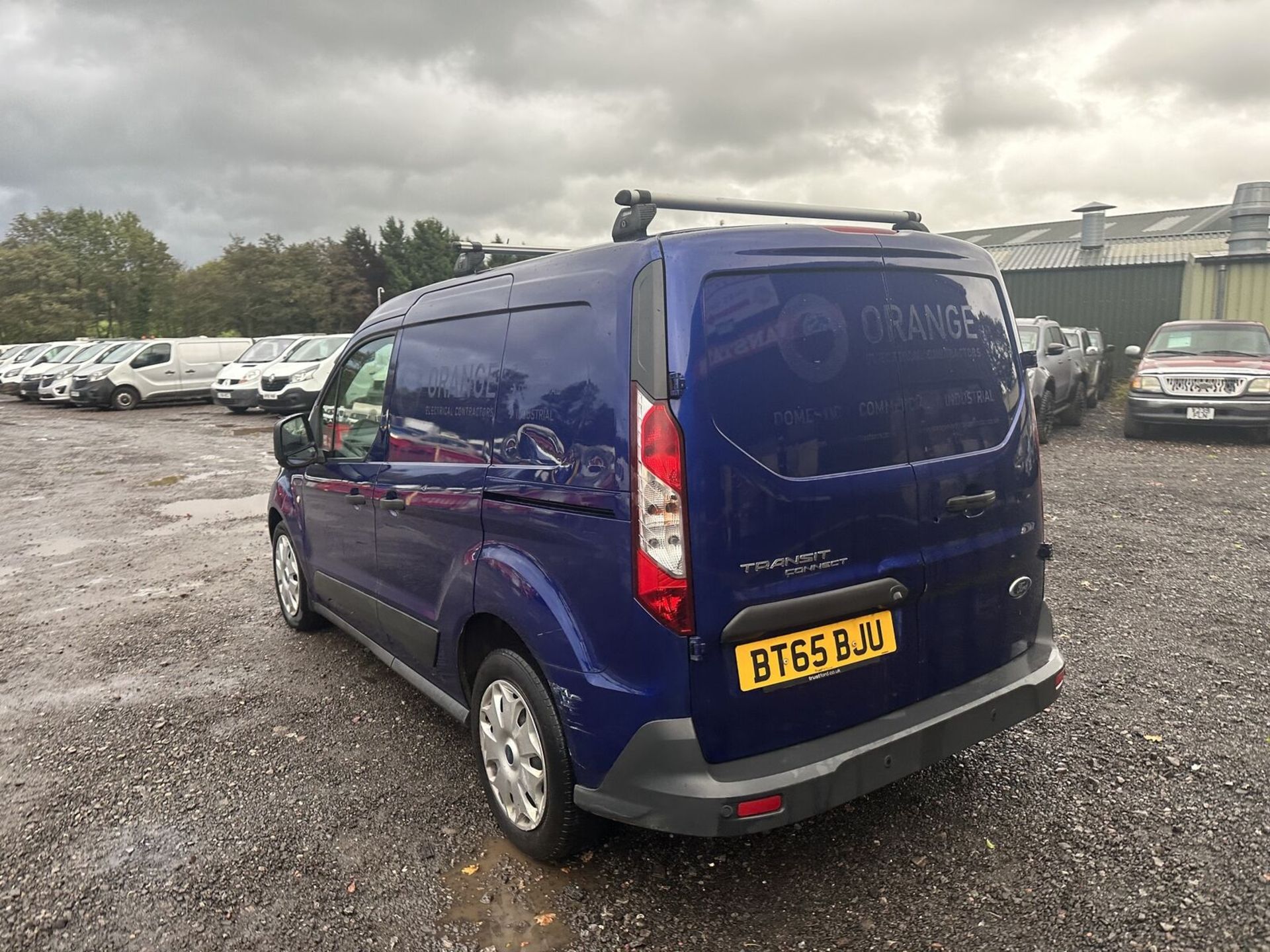 **(ONLY 98K MILEAGE)** CLEAN AND TIDY INTERIOR: FORD TRANSIT CONNECT PANEL VAN - Image 11 of 15