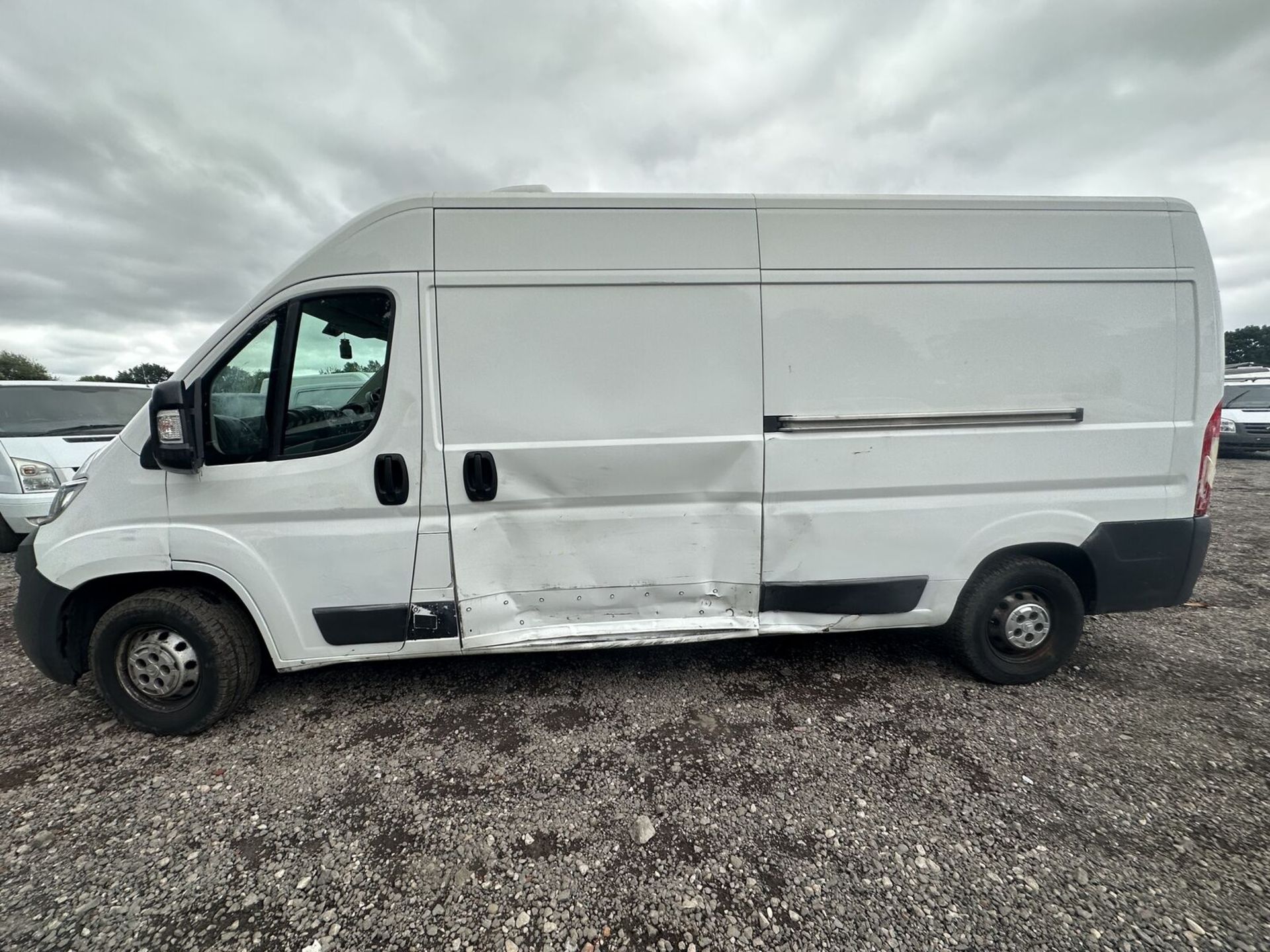 **(ONLY 75K MILEAGE)** FOR THE COLD CHAIN: CITROEN RELAY 35 FRIDGE VAN (NO VAT ON HAMMER) - Image 2 of 15